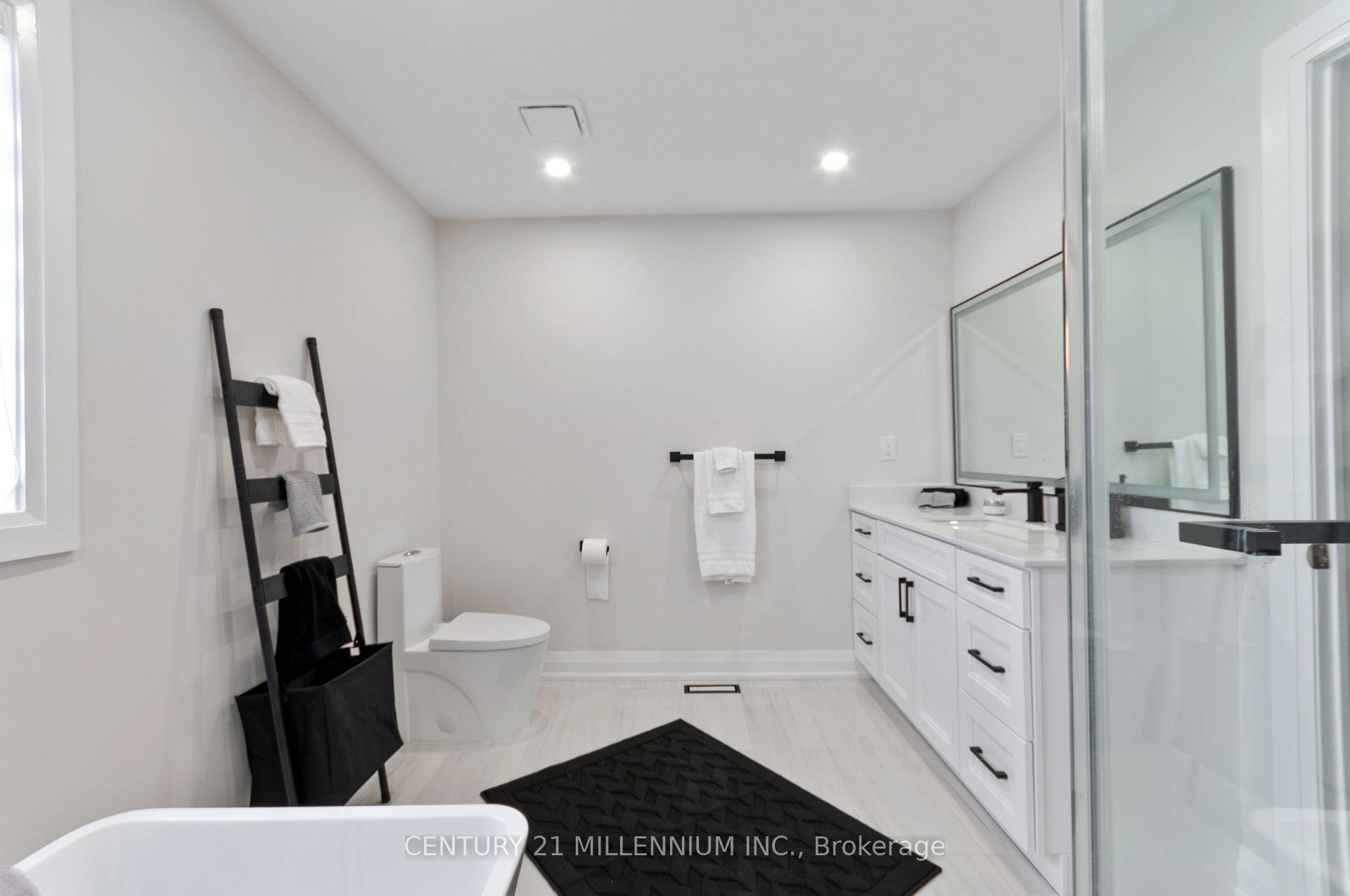 Photo 19 of 286 Royalpark Way, Vaughan, Elder Mills — HOMEH
