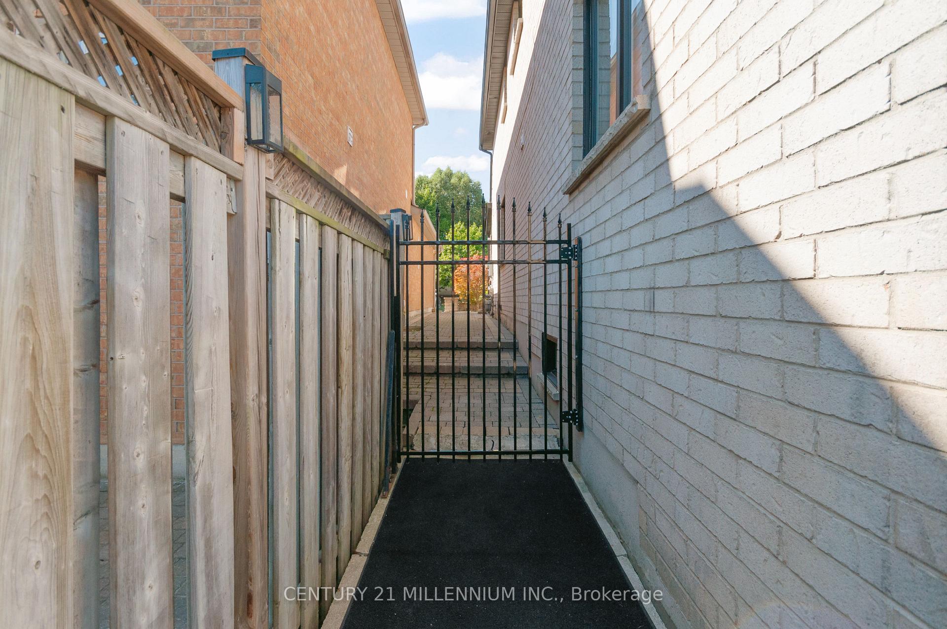 Photo 36 of 286 Royalpark Way, Vaughan, Elder Mills — HOMEH