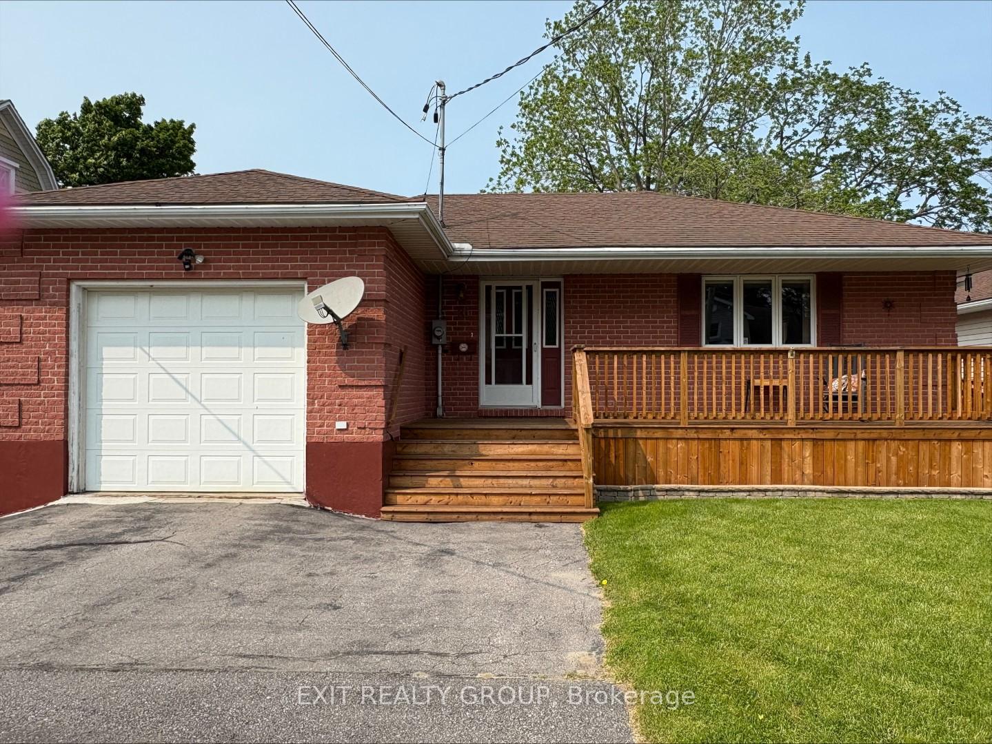Front of 16 Maple Avenue