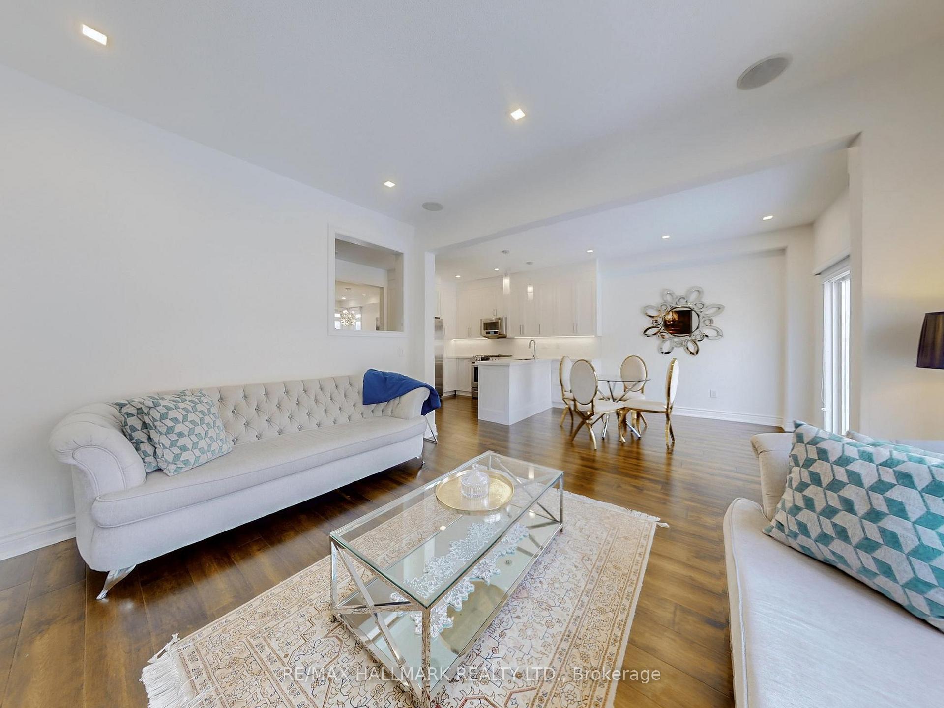 Photo 5 of 18 Yarden Drive, Vaughan, Patterson — HOMEH