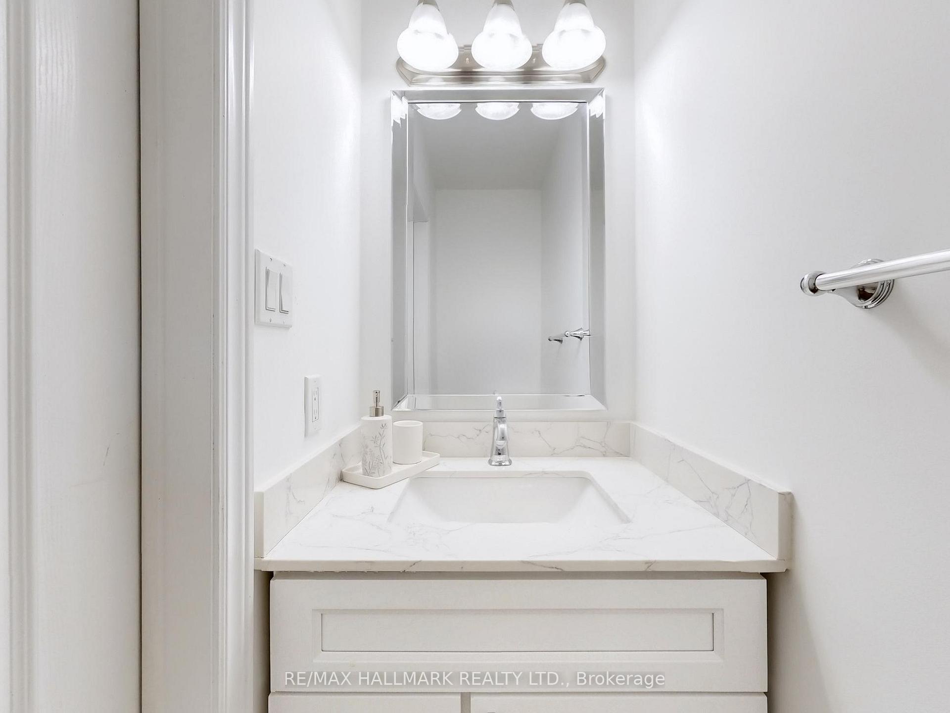 Photo 8 of 18 Yarden Drive, Vaughan, Patterson — HOMEH