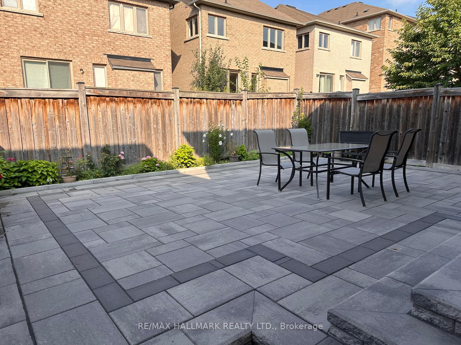 Photo 15 of 18 Yarden Drive, Vaughan, Patterson — HOMEH