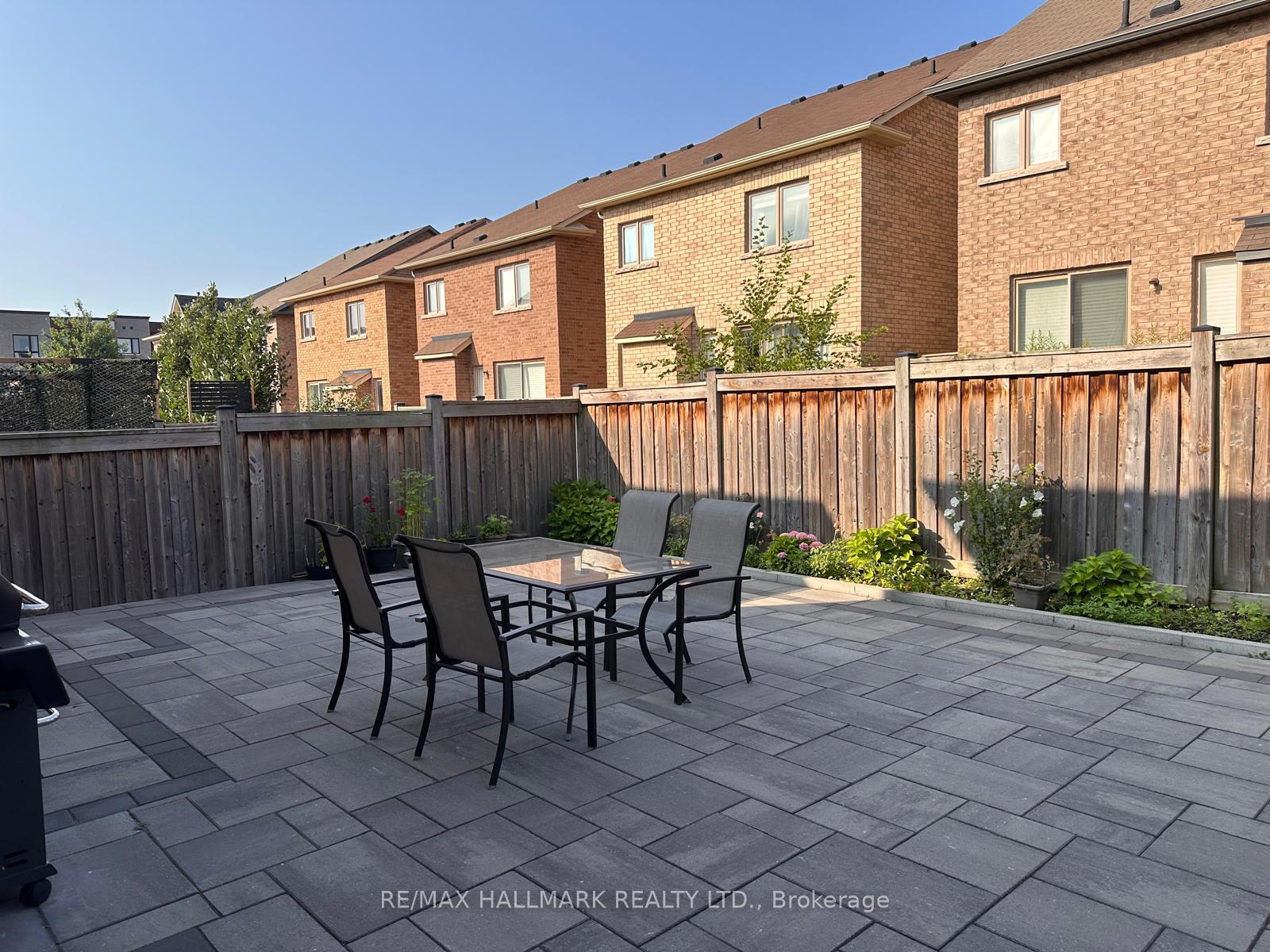 Photo 17 of 18 Yarden Drive, Vaughan, Patterson — HOMEH
