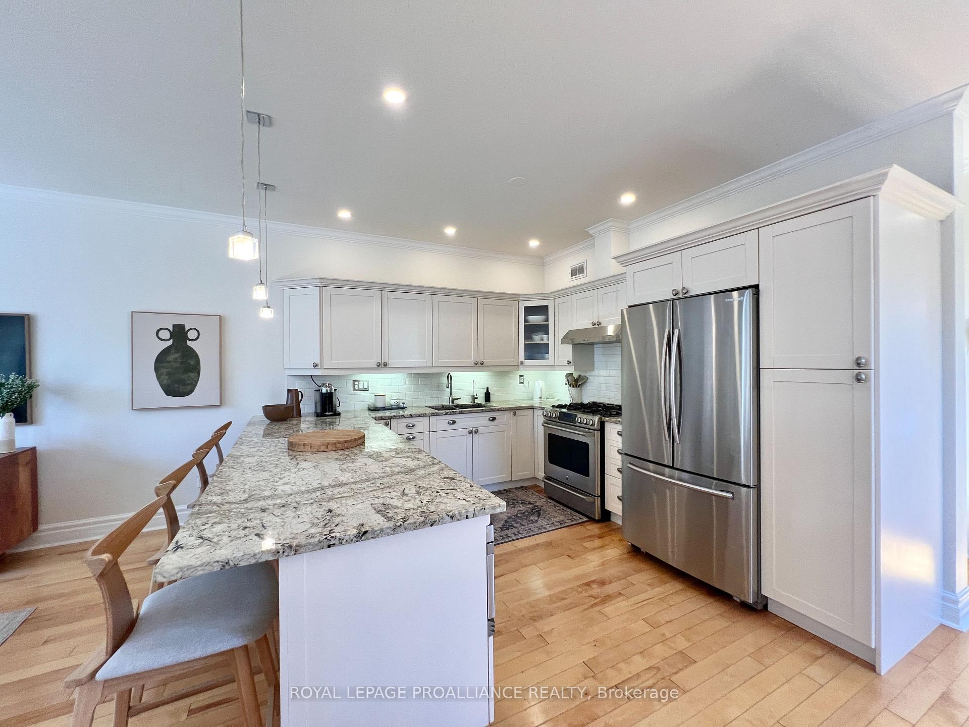 Photo 11 of 252 William Street, Belleville, Belleville Ward — HOMEH