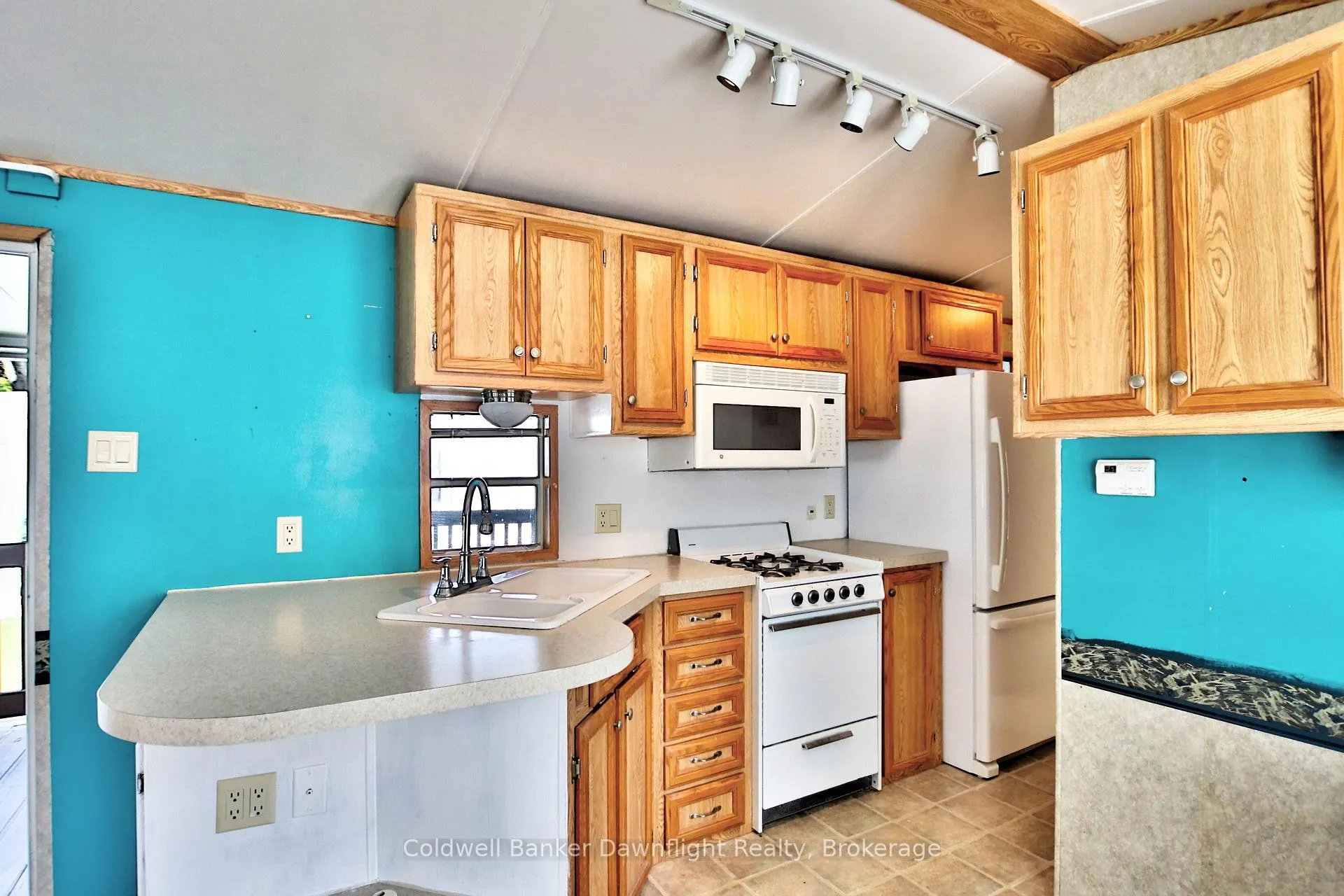 Photo 6 of Unit 30 Starboard, 77719 Bluewater Highway, Bluewater, Bayfield — HOMEH