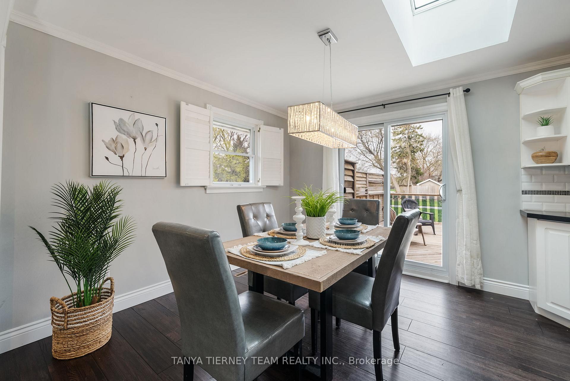 Photo 10 of 29 Queen Street, Whitby, Brooklin — HOMEH