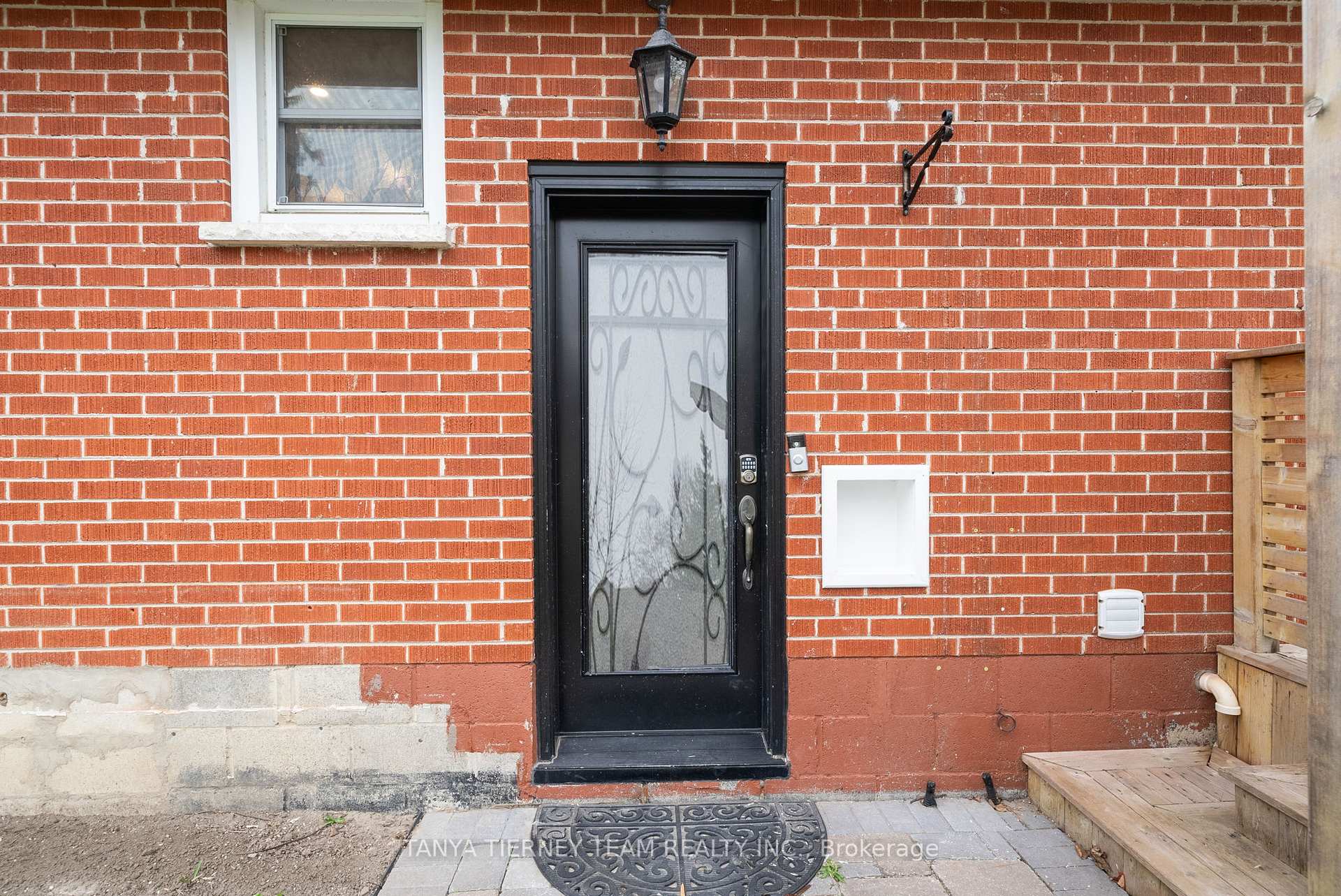 Photo 40 of 29 Queen Street, Whitby, Brooklin — HOMEH