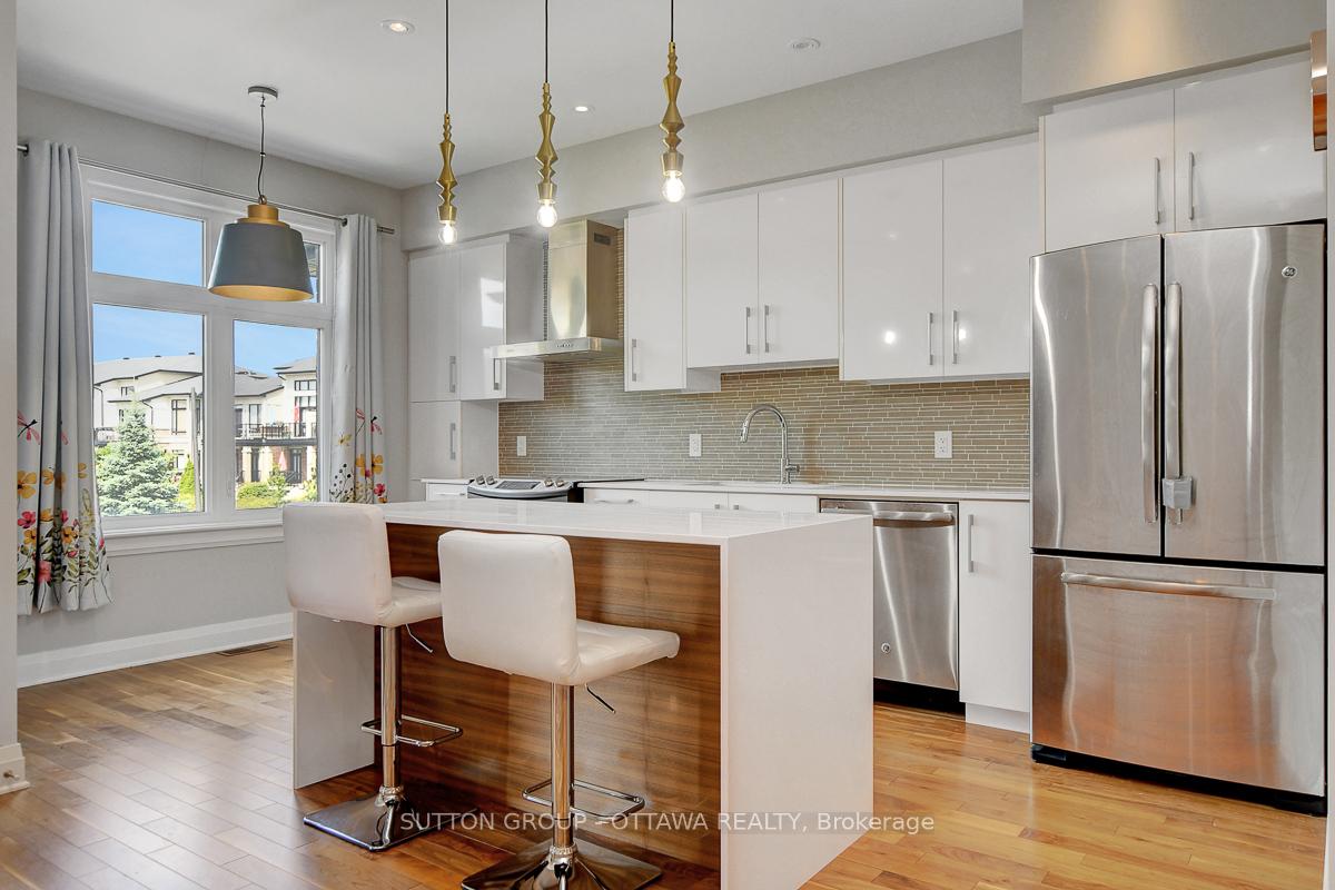 Photo 3 of 120 Nutting Crescent, Ottawa, Riverside South/Gloucester Glen — HOMEH
