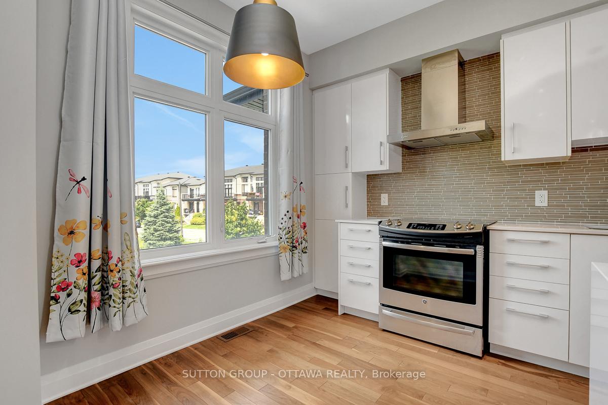 Photo 11 of 120 Nutting Crescent, Ottawa, Riverside South/Gloucester Glen — HOMEH