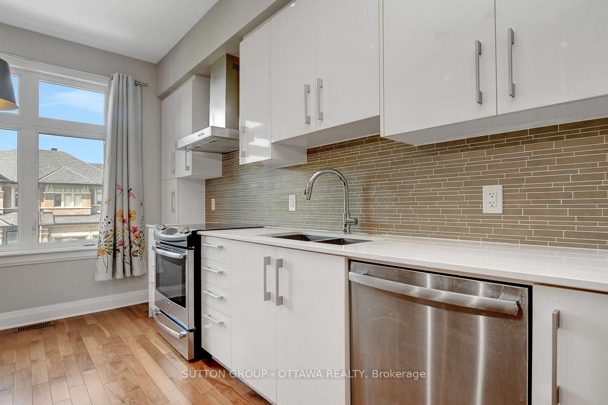 Photo 13 of 120 Nutting Crescent, Ottawa, Riverside South/Gloucester Glen — HOMEH