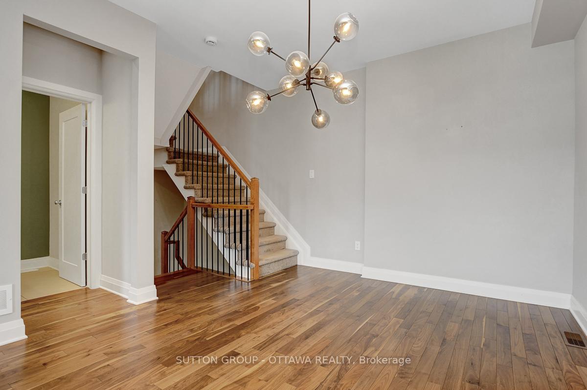 Photo 12 of 120 Nutting Crescent, Ottawa, Riverside South/Gloucester Glen — HOMEH