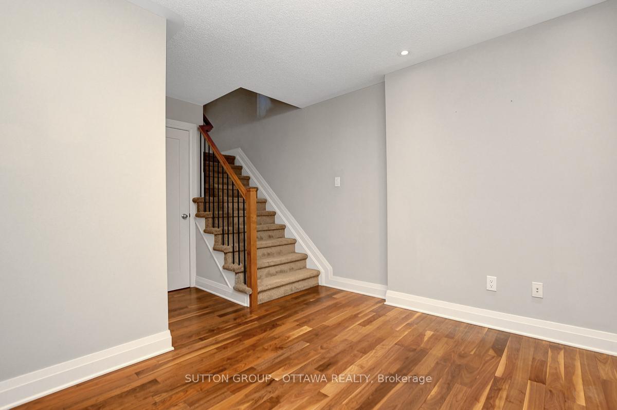 Photo 22 of 120 Nutting Crescent, Ottawa, Riverside South/Gloucester Glen — HOMEH
