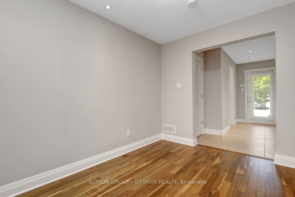 Photo 23 of 120 Nutting Crescent, Ottawa, Riverside South/Gloucester Glen — HOMEH