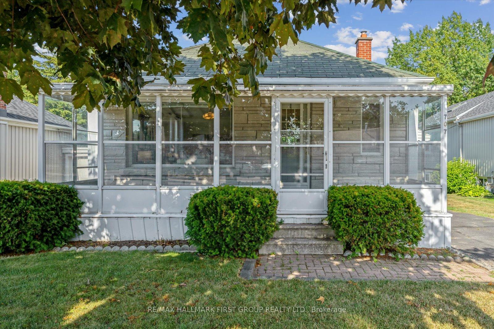 Front of 707 Athol Street
