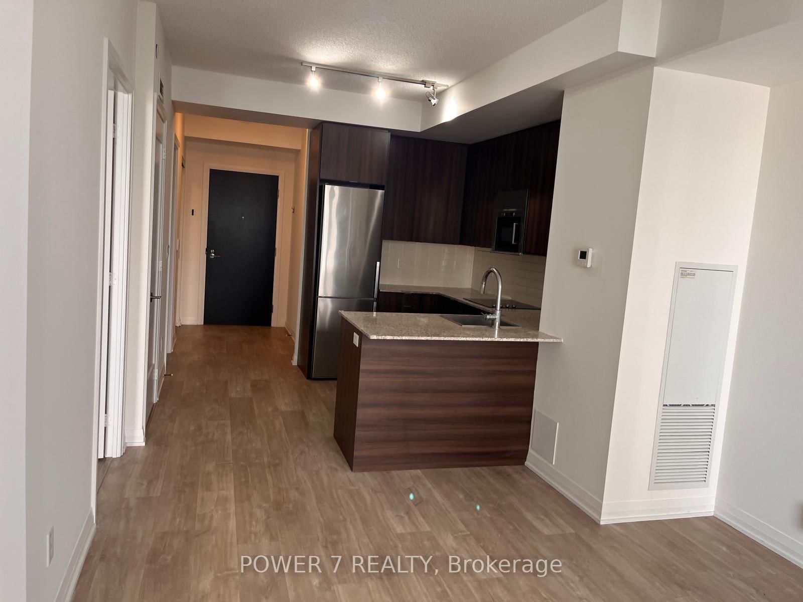 Photo 4 of Unit 421, 101 Erskine Ave, Toronto, Mount Pleasant West — HOMEH
