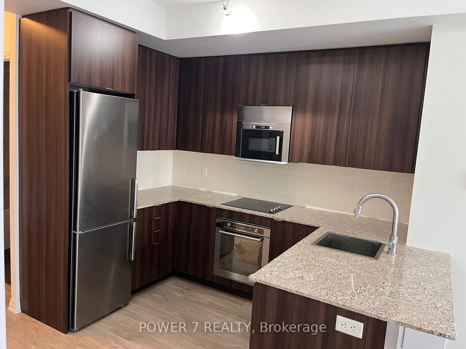 Photo 3 of Unit 421, 101 Erskine Ave, Toronto, Mount Pleasant West — HOMEH