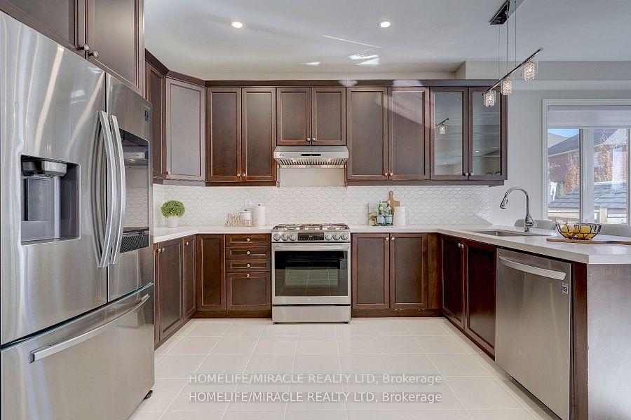 Photo 14 of 11 Garyscholl Road, Vaughan, Vellore Village — HOMEH