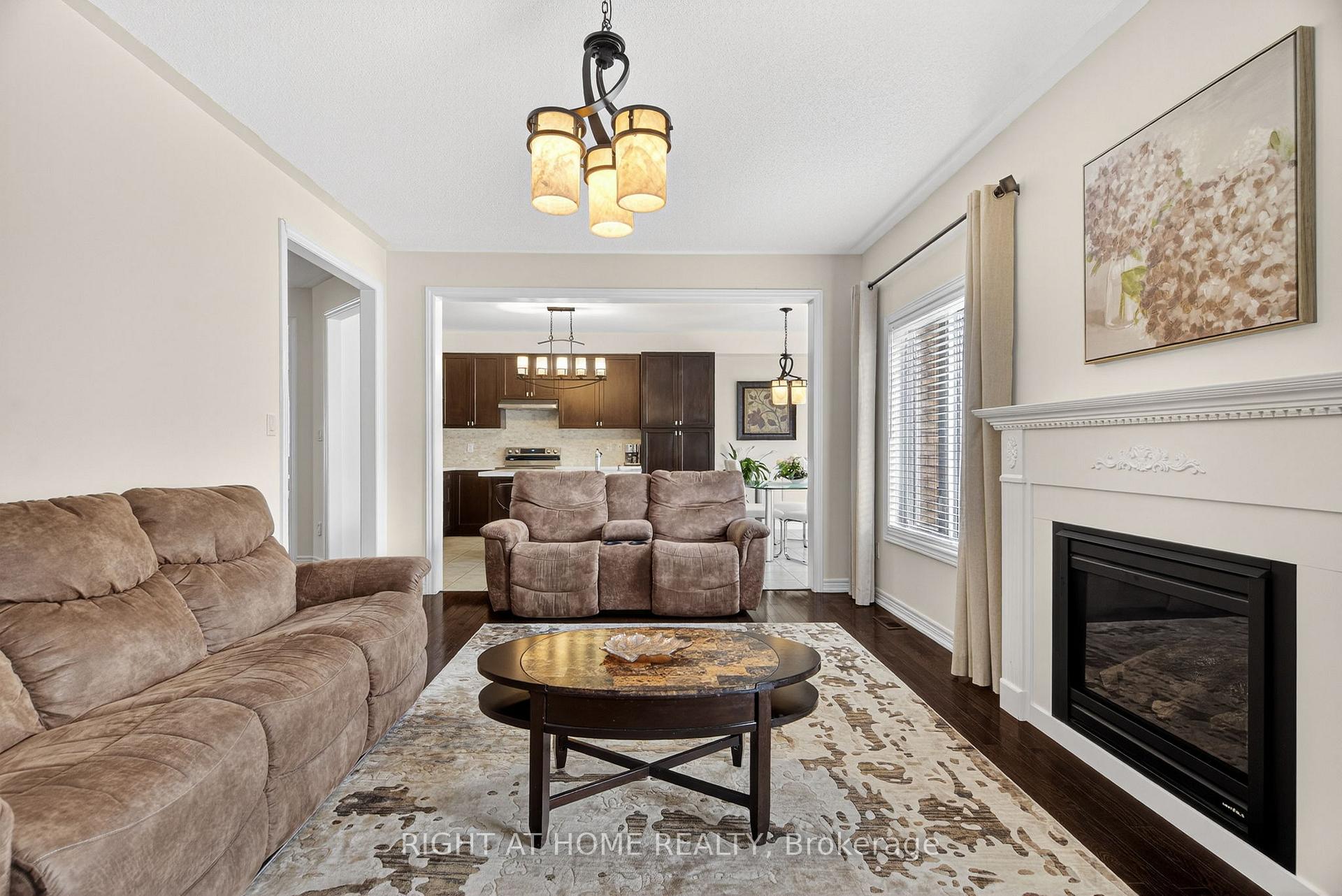 Photo 2 of 268 Carrier Crescent, Vaughan, Patterson — HOMEH