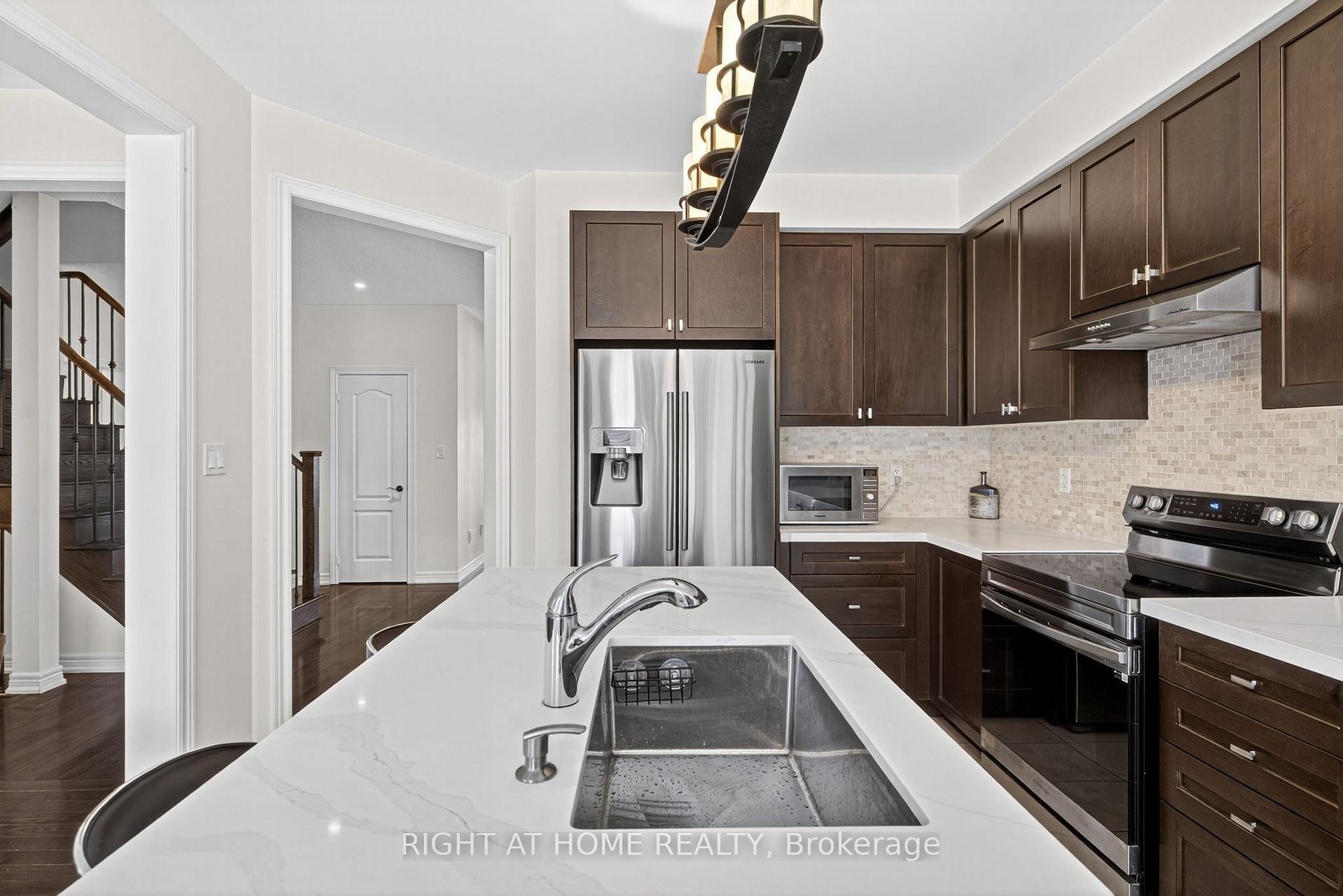 Photo 9 of 268 Carrier Crescent, Vaughan, Patterson — HOMEH