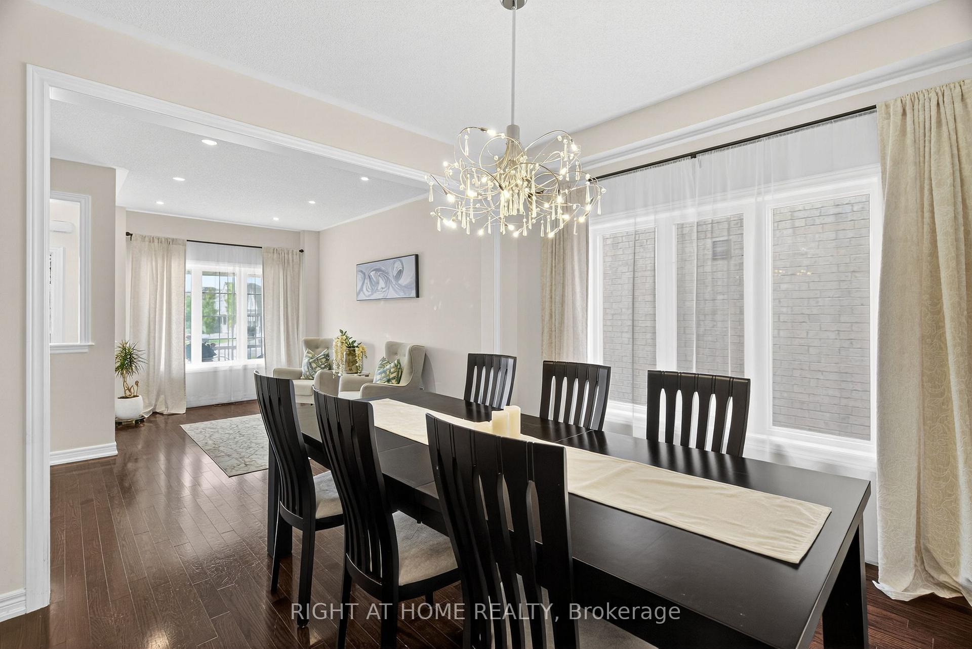Photo 10 of 268 Carrier Crescent, Vaughan, Patterson — HOMEH