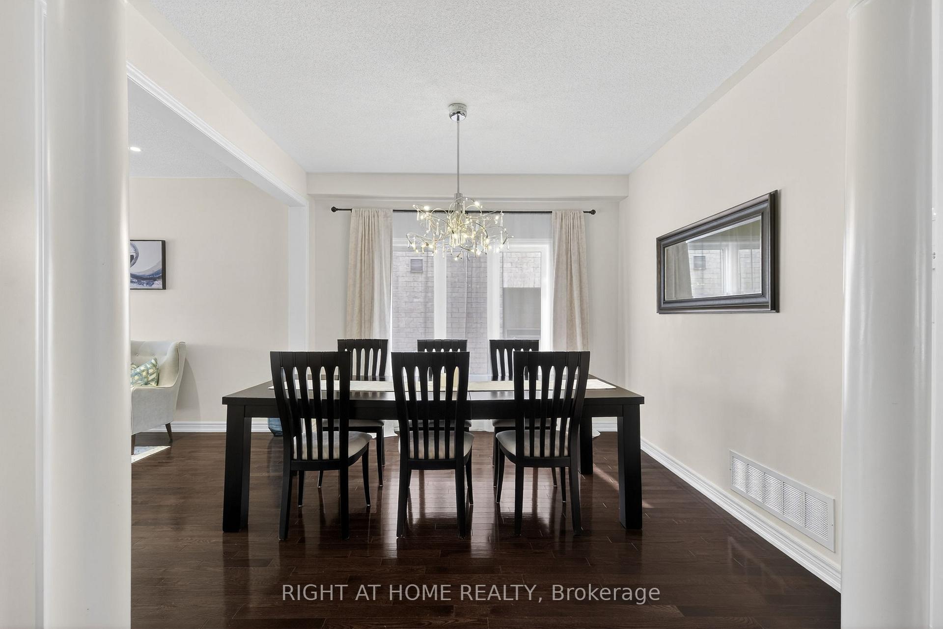 Photo 11 of 268 Carrier Crescent, Vaughan, Patterson — HOMEH