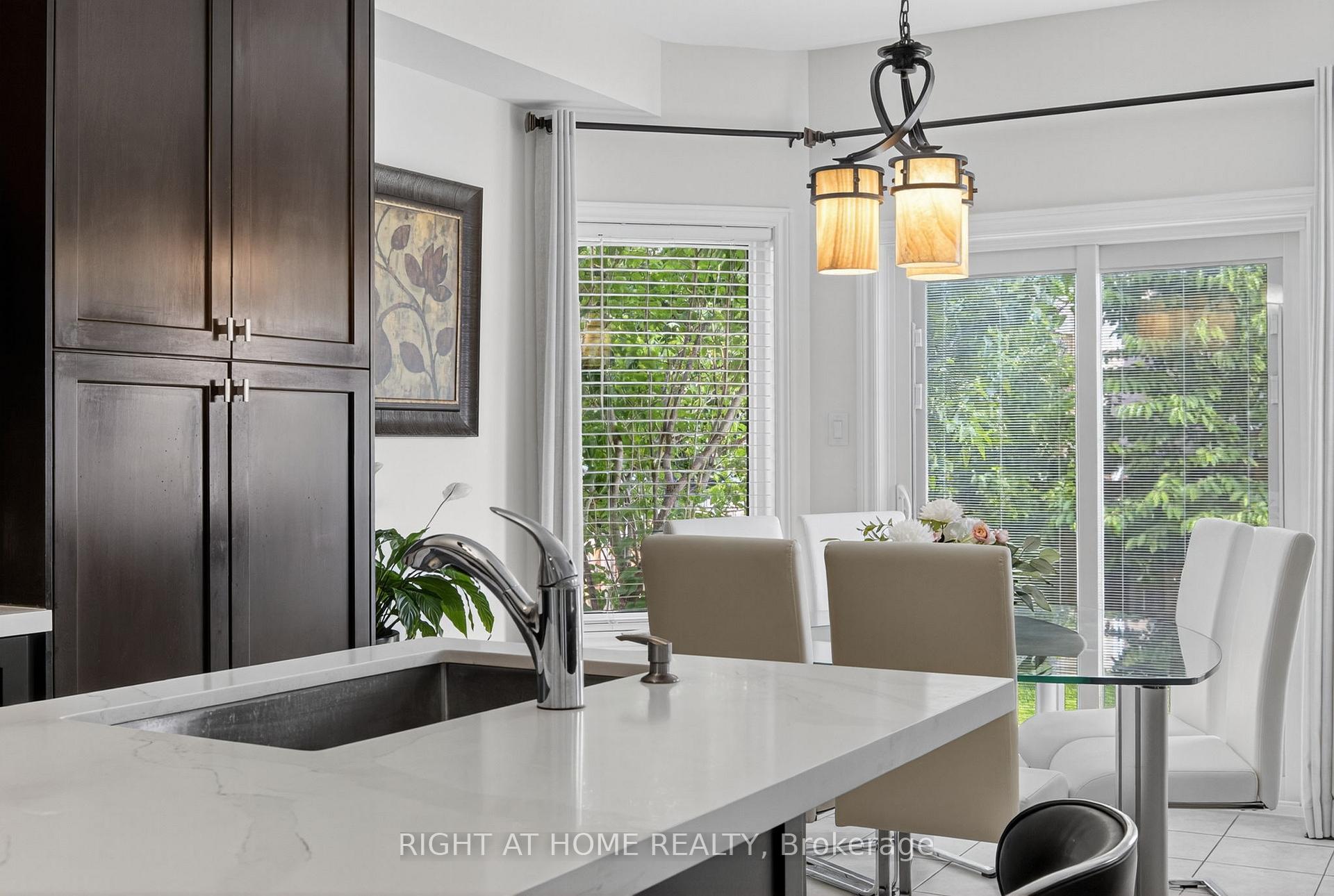 Photo 12 of 268 Carrier Crescent, Vaughan, Patterson — HOMEH