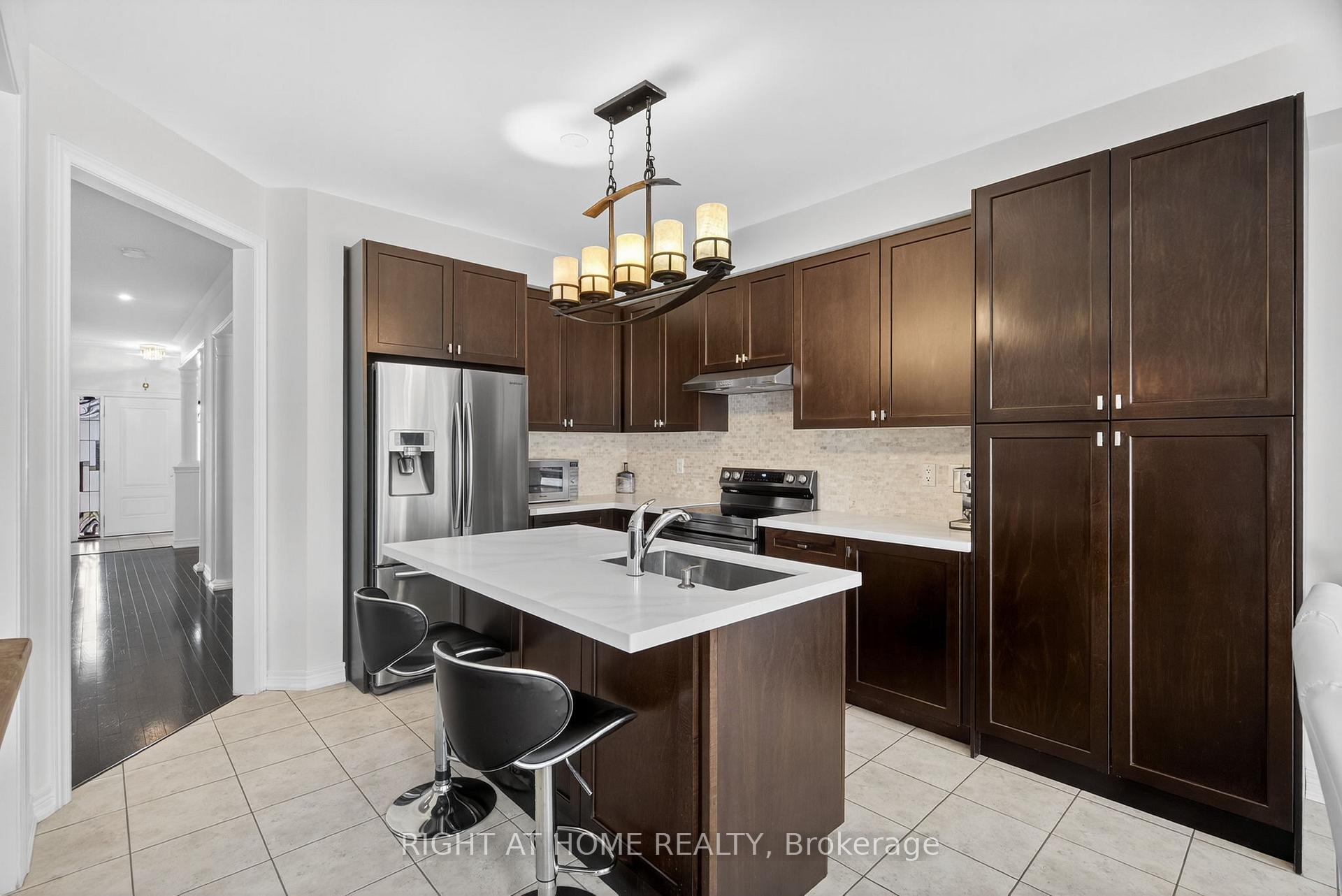 Photo 14 of 268 Carrier Crescent, Vaughan, Patterson — HOMEH