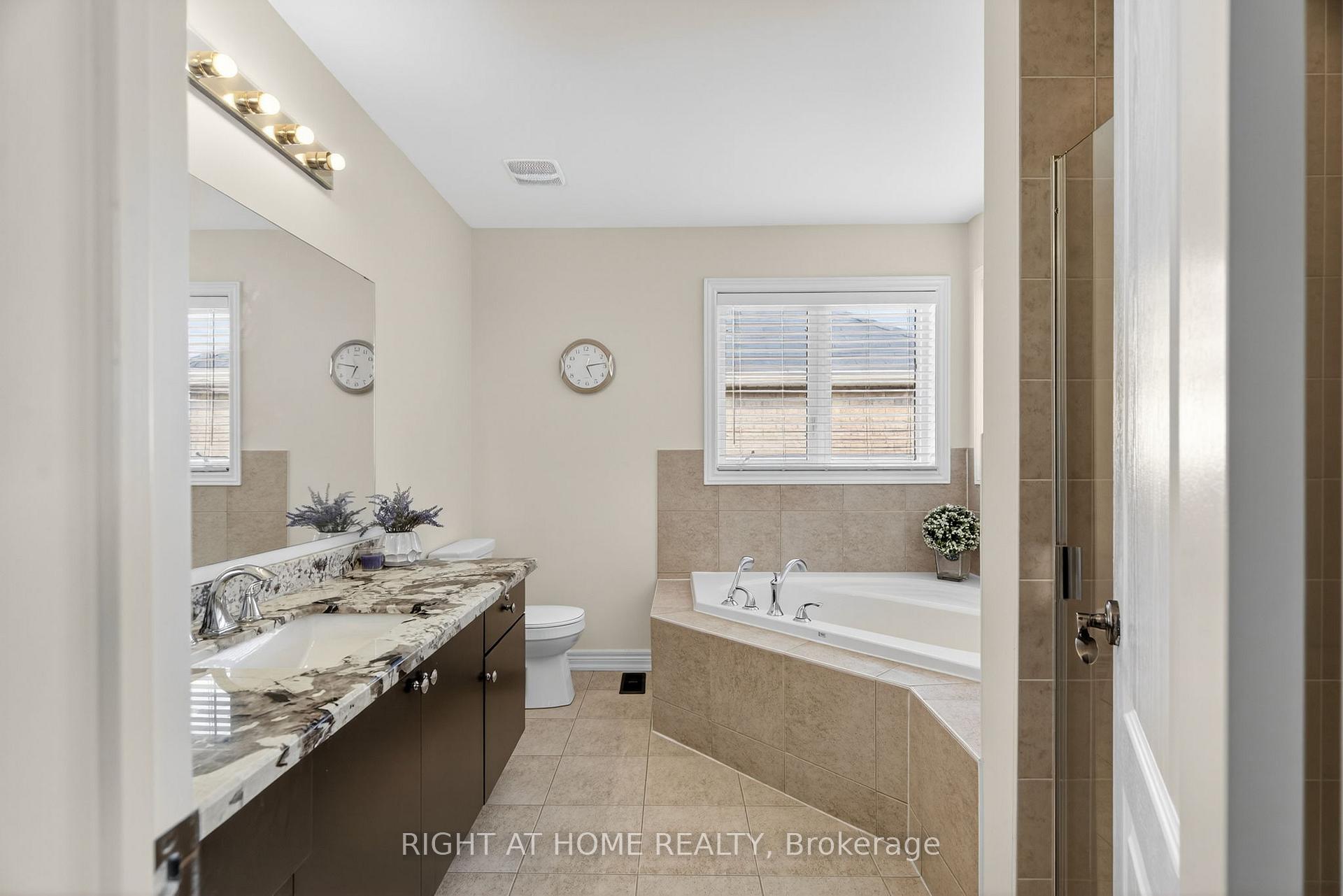 Photo 15 of 268 Carrier Crescent, Vaughan, Patterson — HOMEH