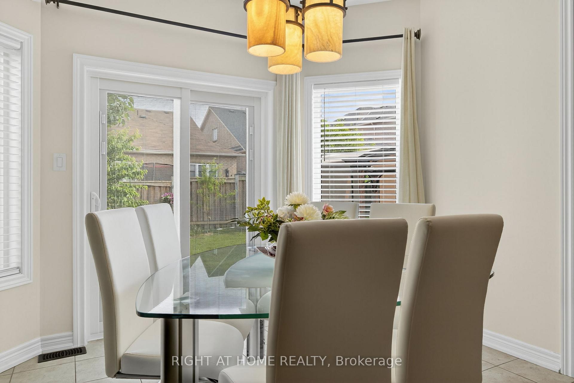 Photo 17 of 268 Carrier Crescent, Vaughan, Patterson — HOMEH