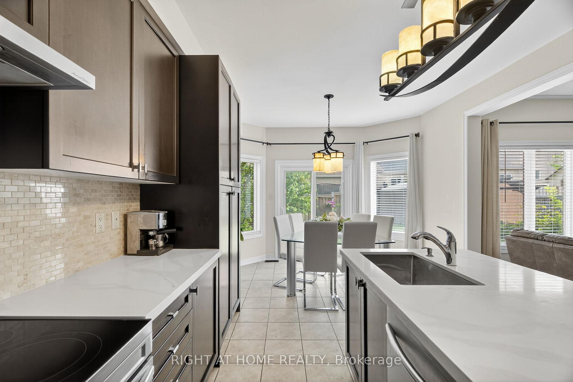 Photo 18 of 268 Carrier Crescent, Vaughan, Patterson — HOMEH