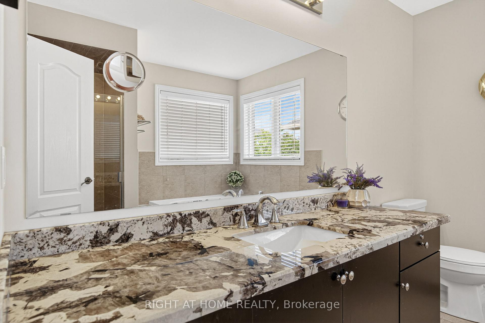 Photo 23 of 268 Carrier Crescent, Vaughan, Patterson — HOMEH