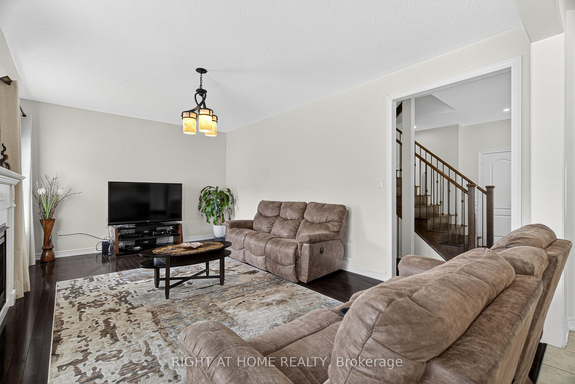 Photo 24 of 268 Carrier Crescent, Vaughan, Patterson — HOMEH