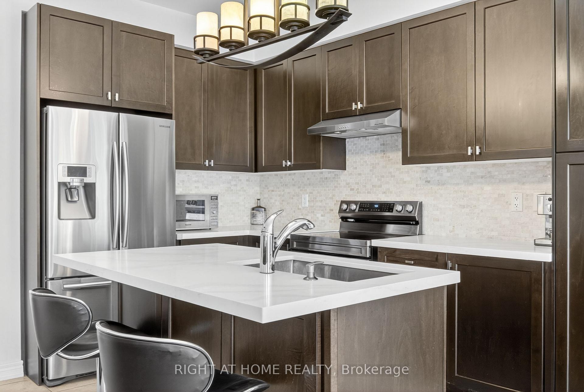 Photo 27 of 268 Carrier Crescent, Vaughan, Patterson — HOMEH