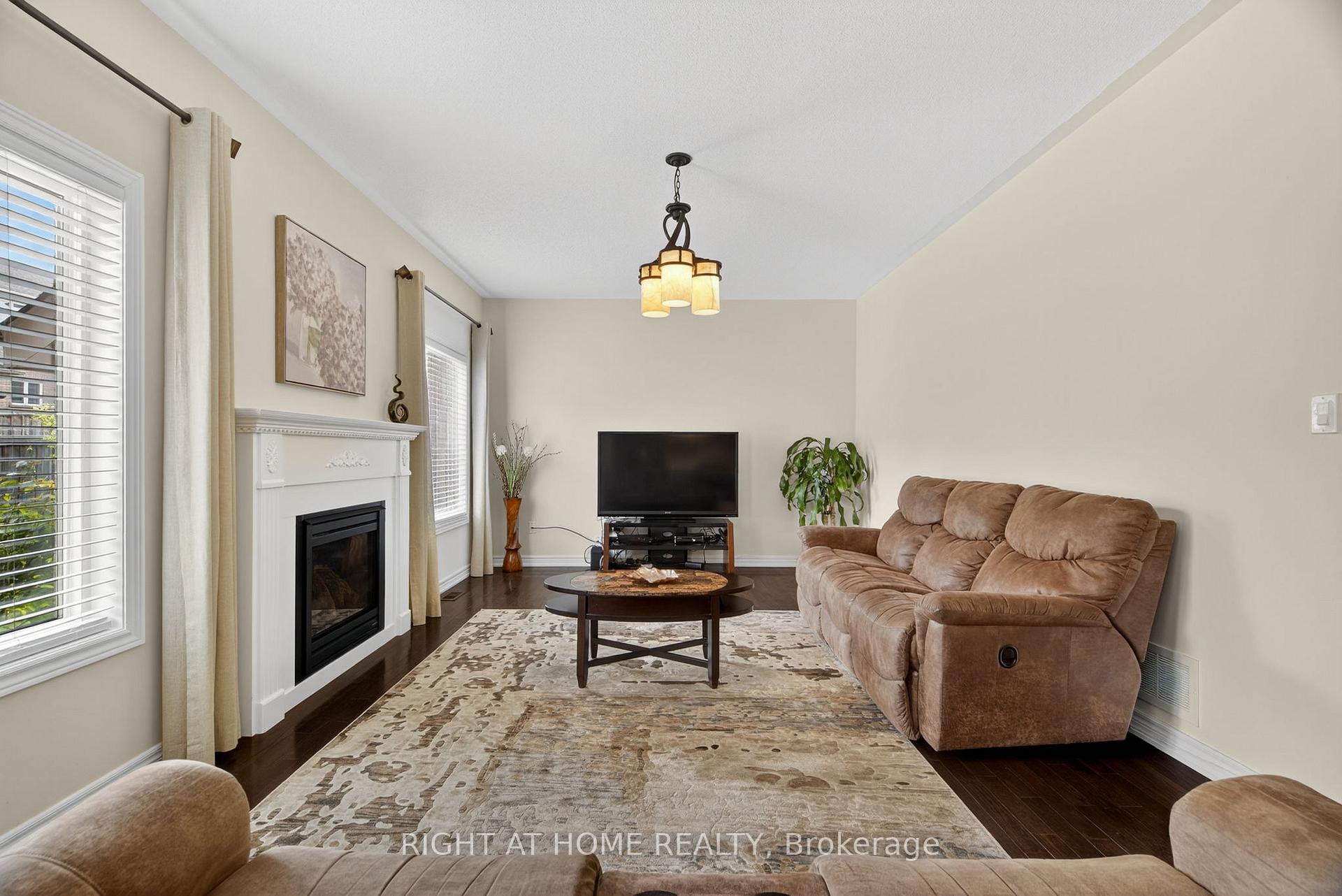 Photo 28 of 268 Carrier Crescent, Vaughan, Patterson — HOMEH