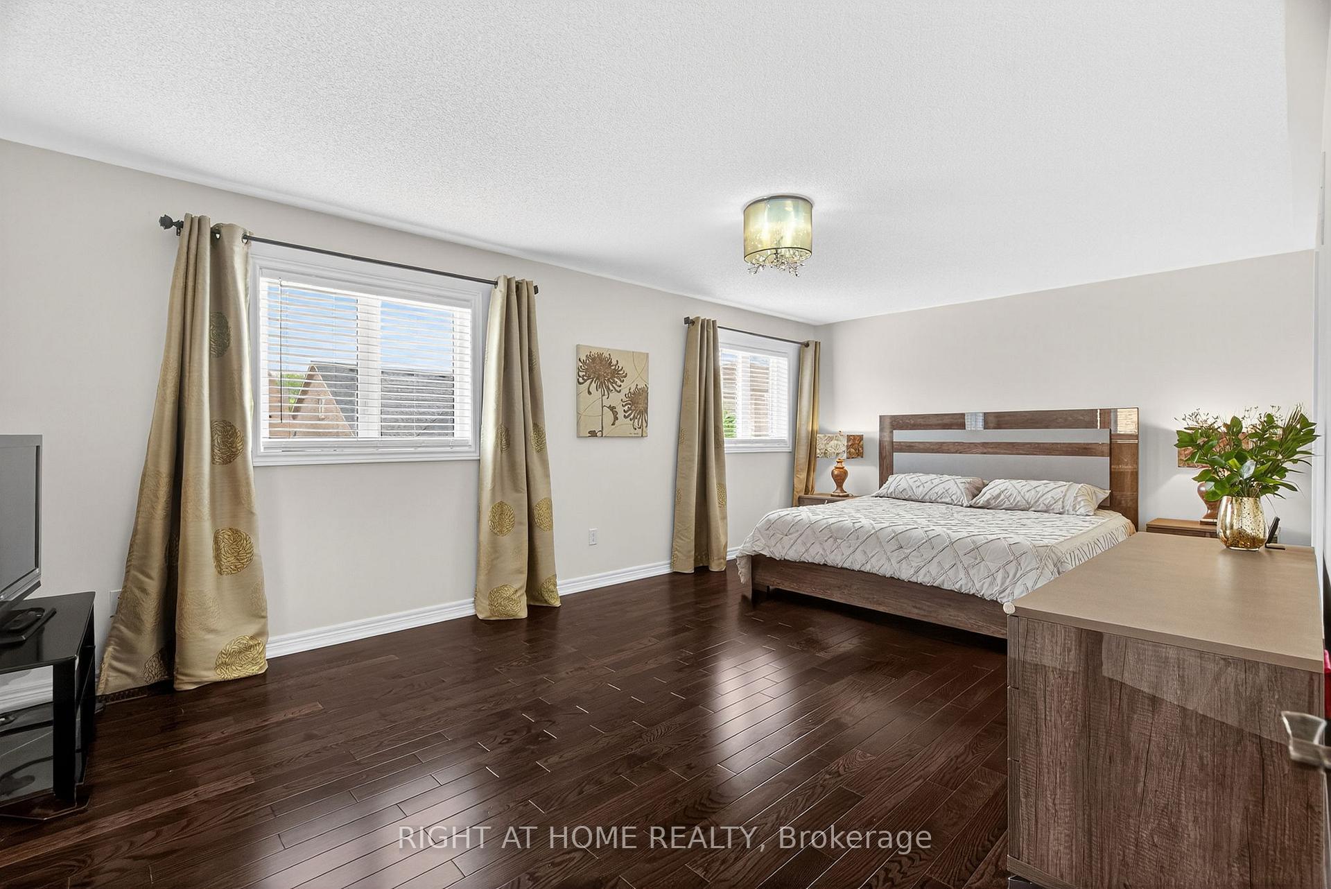 Photo 32 of 268 Carrier Crescent, Vaughan, Patterson — HOMEH
