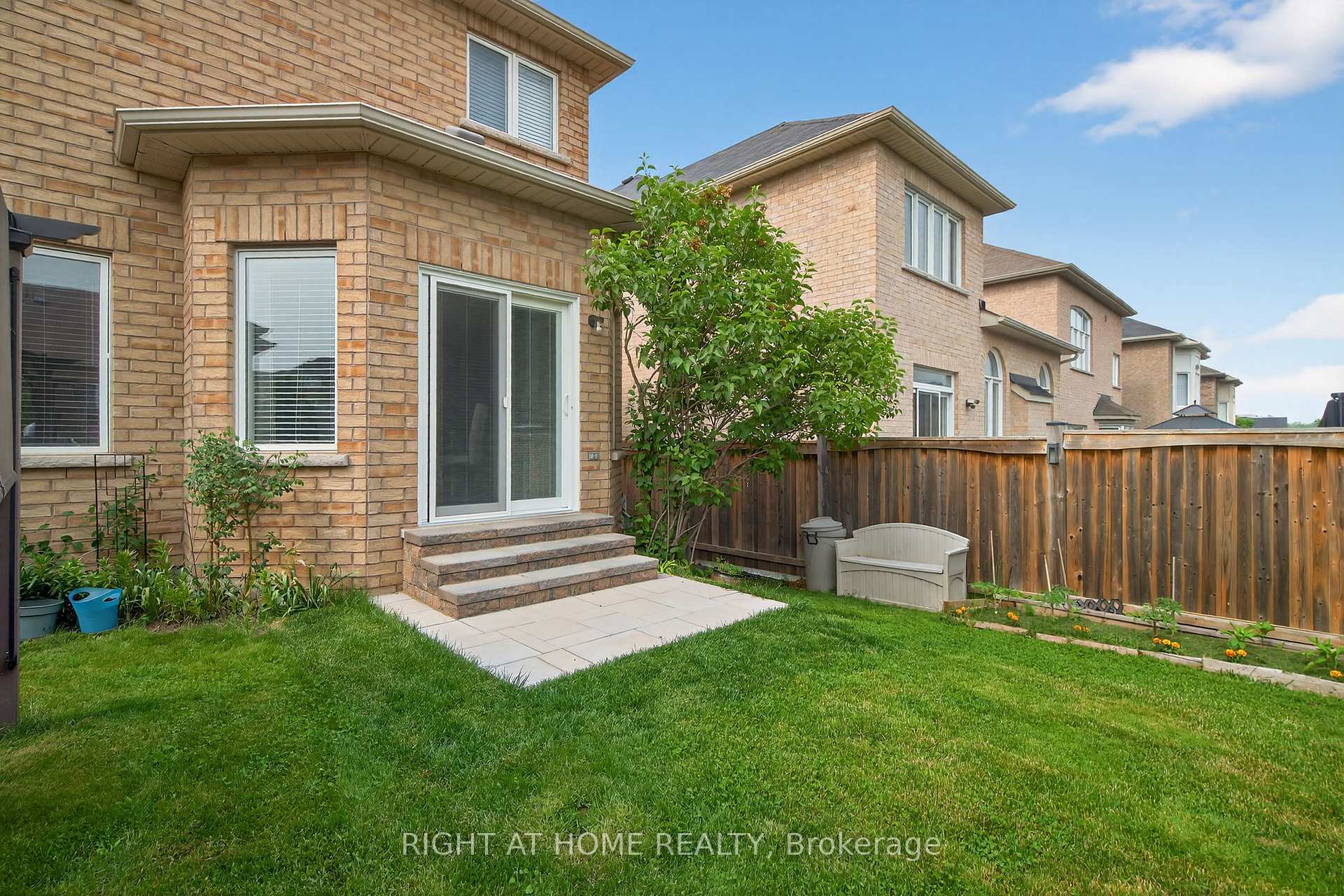 Photo 36 of 268 Carrier Crescent, Vaughan, Patterson — HOMEH
