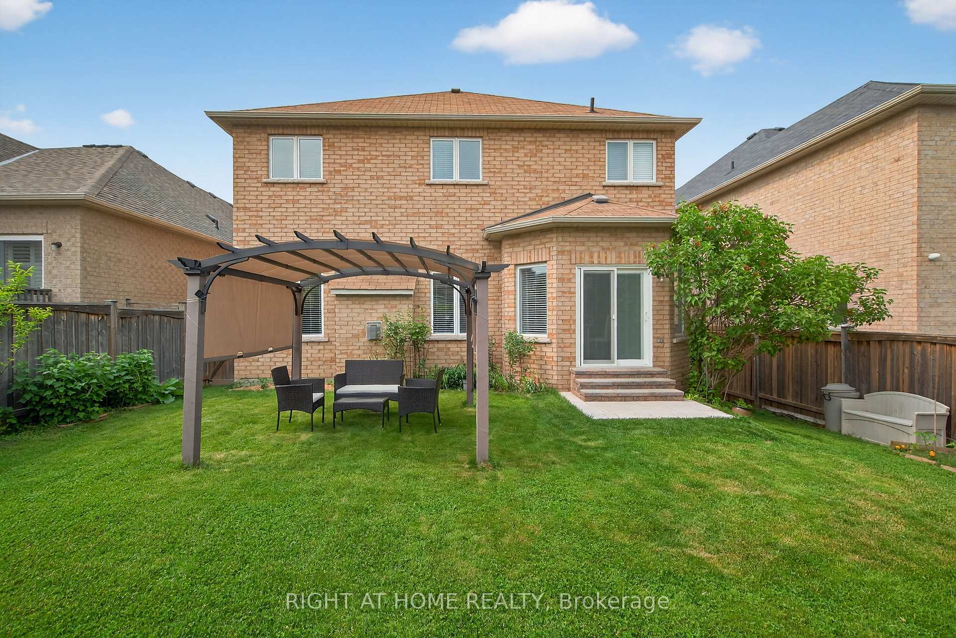 Photo 37 of 268 Carrier Crescent, Vaughan, Patterson — HOMEH
