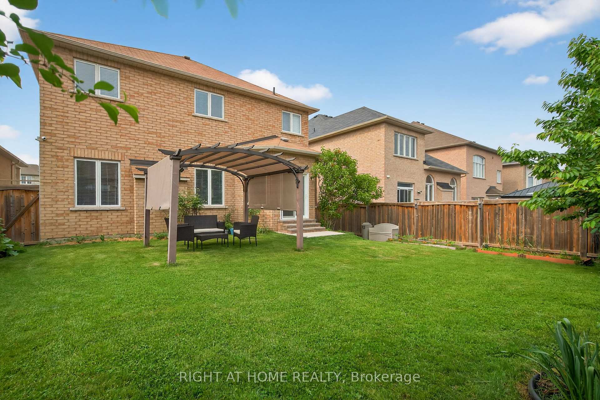 Photo 39 of 268 Carrier Crescent, Vaughan, Patterson — HOMEH