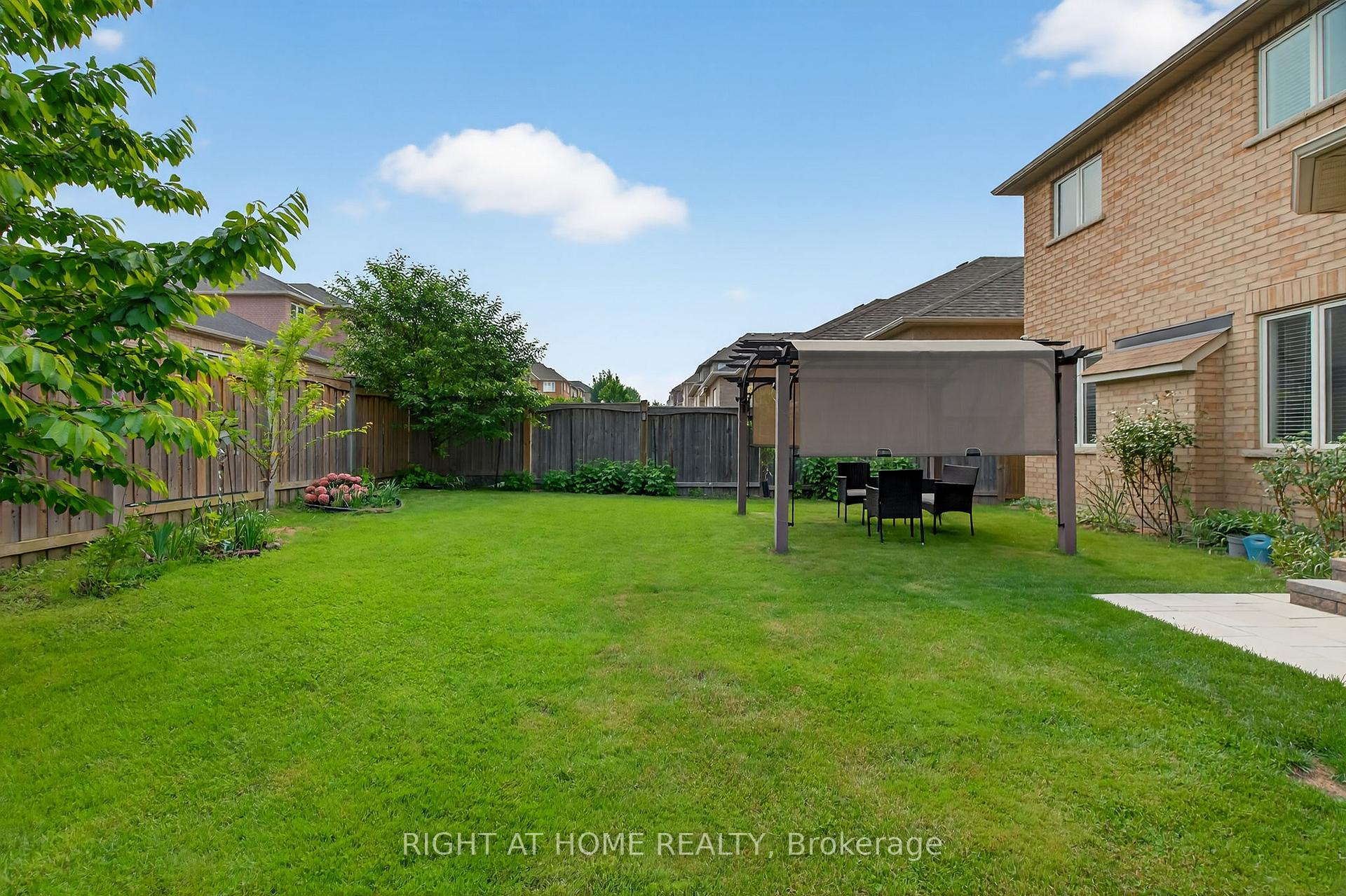 Photo 40 of 268 Carrier Crescent, Vaughan, Patterson — HOMEH