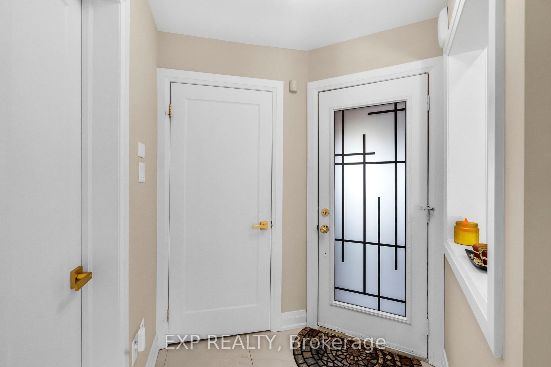 Photo 4 of 66 Whitefaulds Road, Vaughan, Maple — HOMEH