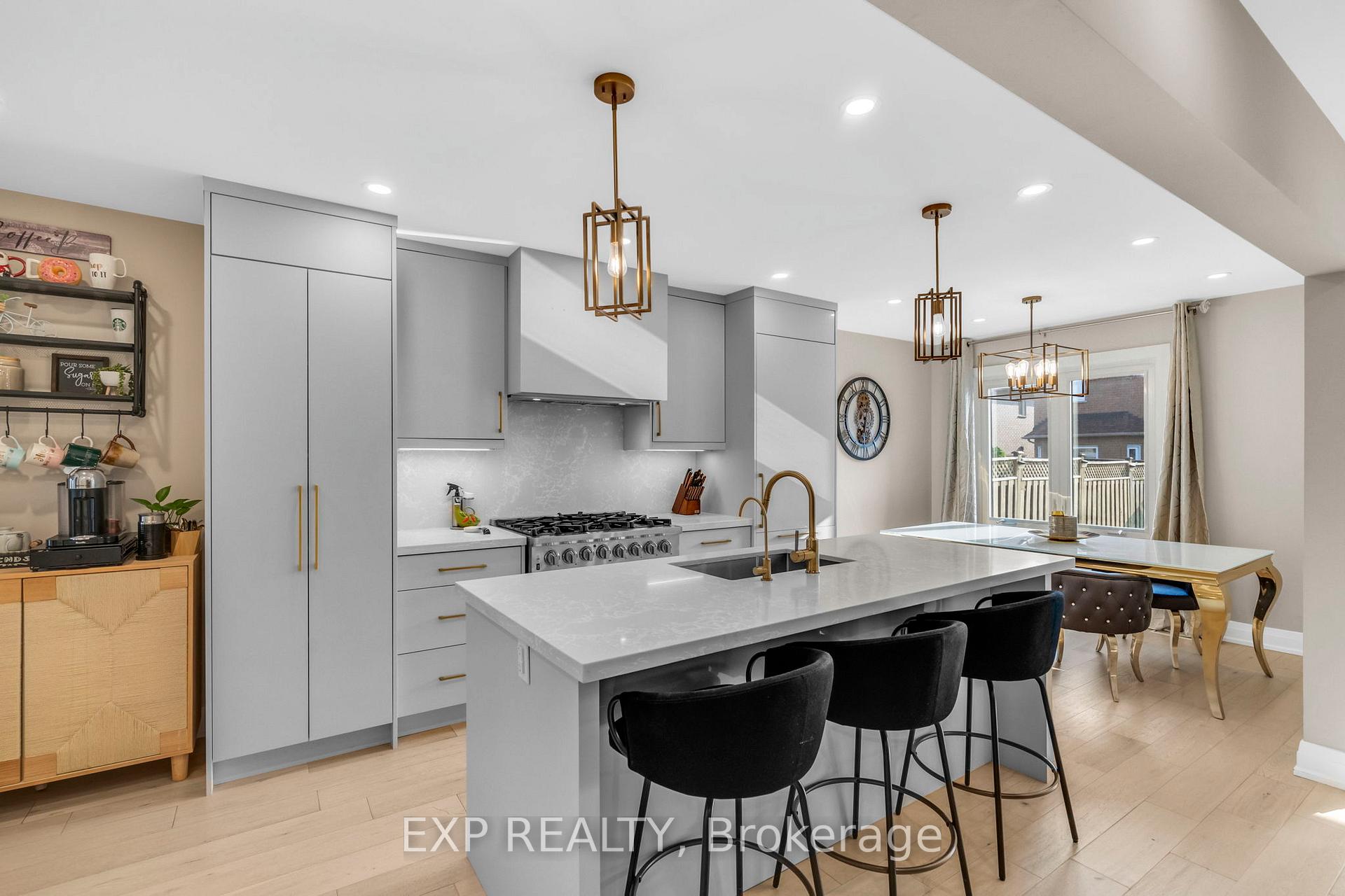 Photo 5 of 66 Whitefaulds Road, Vaughan, Maple — HOMEH