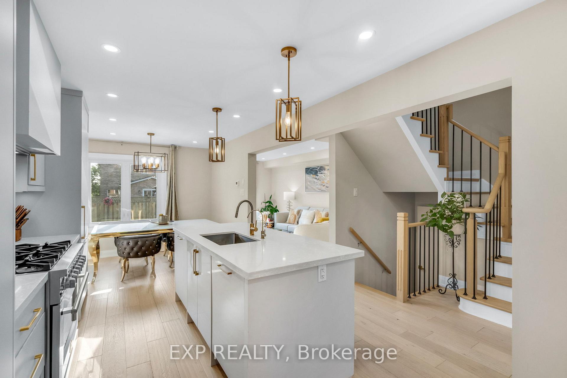 Photo 7 of 66 Whitefaulds Road, Vaughan, Maple — HOMEH