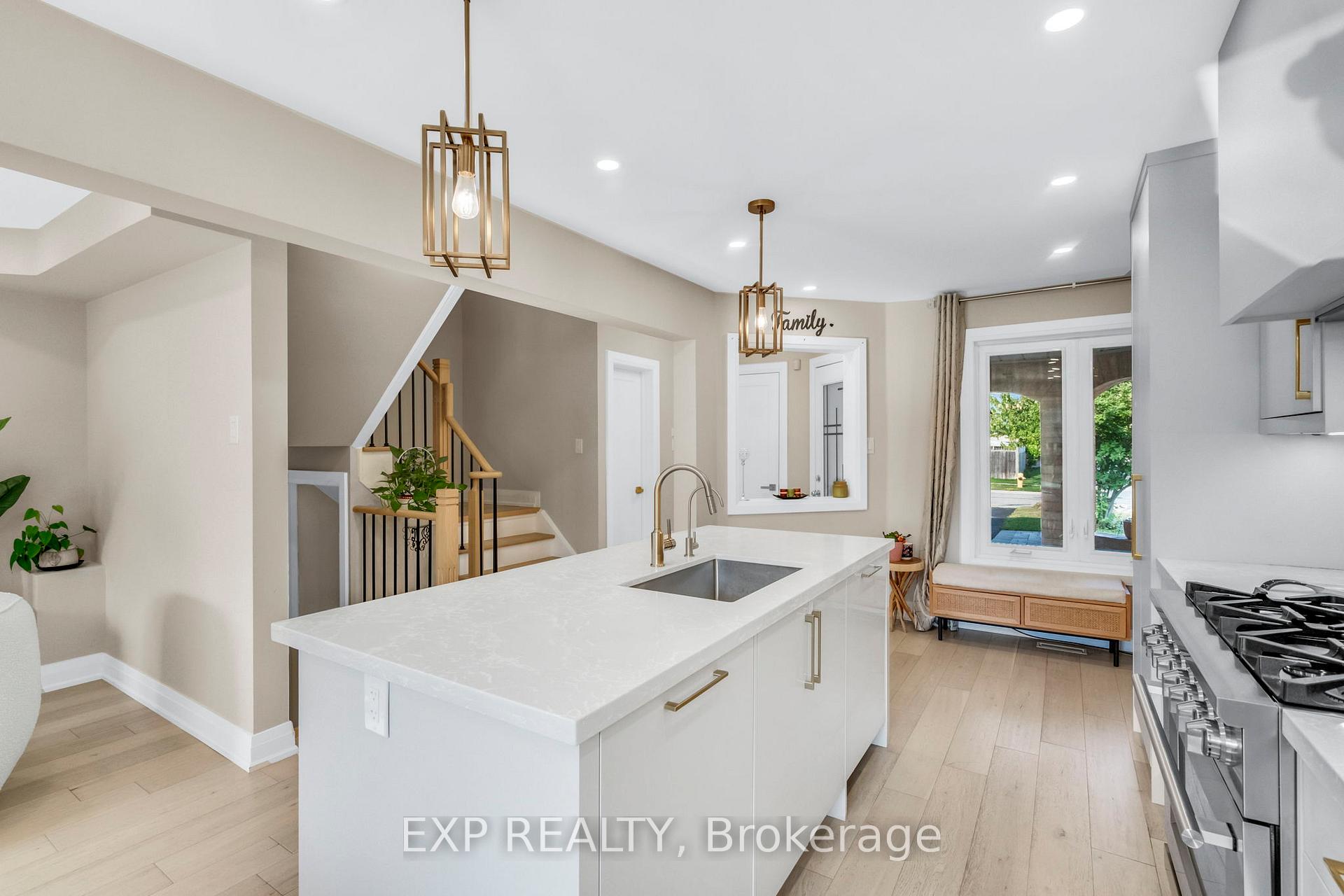 Photo 9 of 66 Whitefaulds Road, Vaughan, Maple — HOMEH
