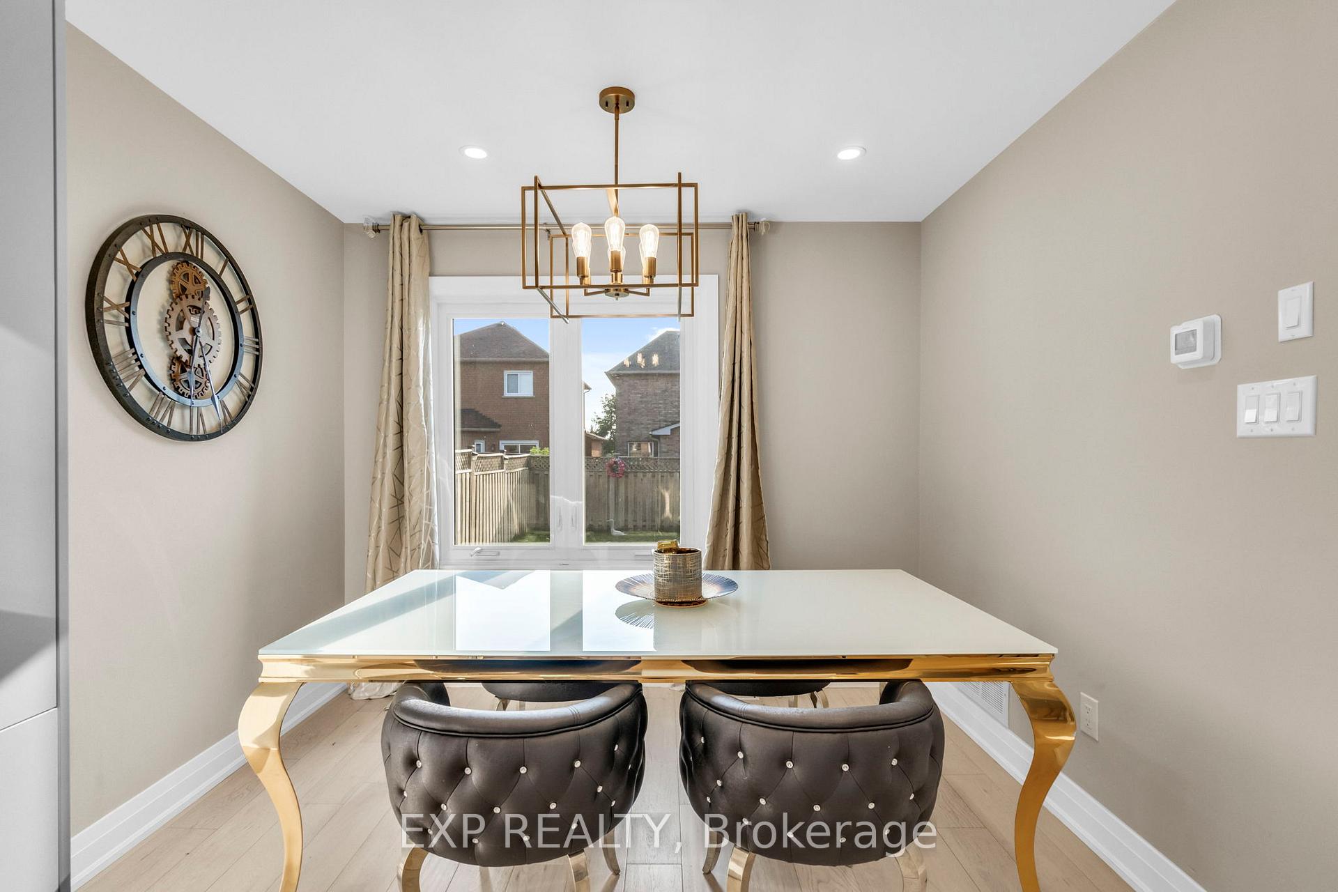 Photo 11 of 66 Whitefaulds Road, Vaughan, Maple — HOMEH