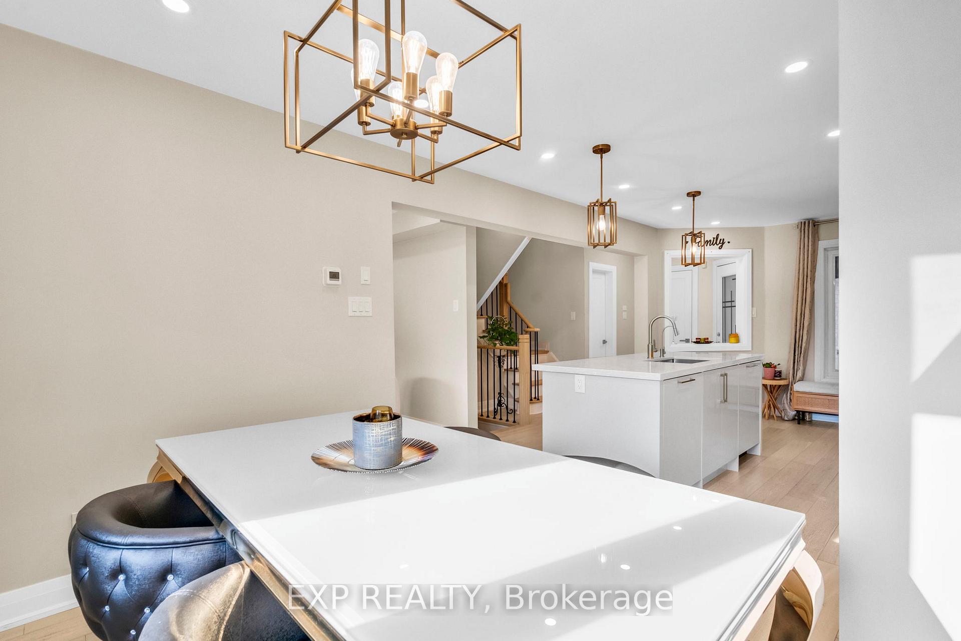 Photo 13 of 66 Whitefaulds Road, Vaughan, Maple — HOMEH
