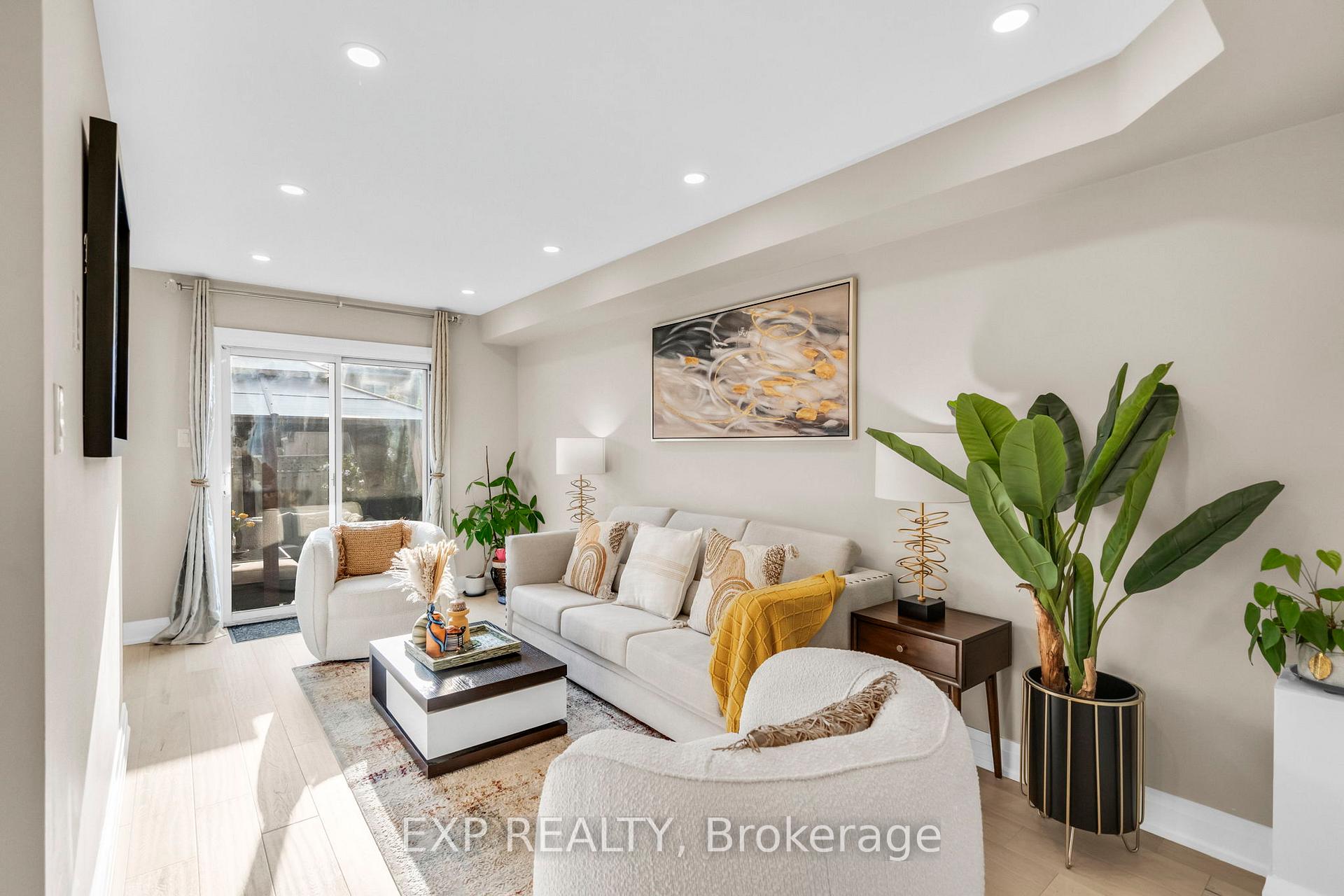 Photo 14 of 66 Whitefaulds Road, Vaughan, Maple — HOMEH