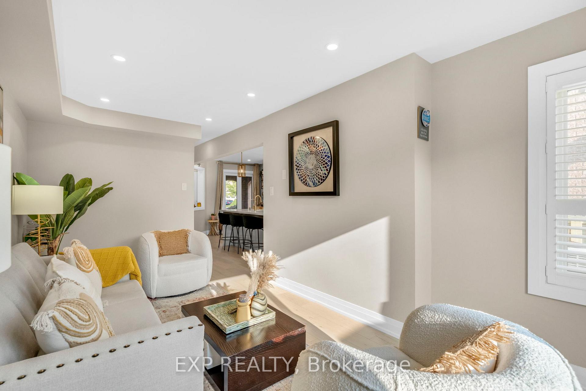 Photo 15 of 66 Whitefaulds Road, Vaughan, Maple — HOMEH