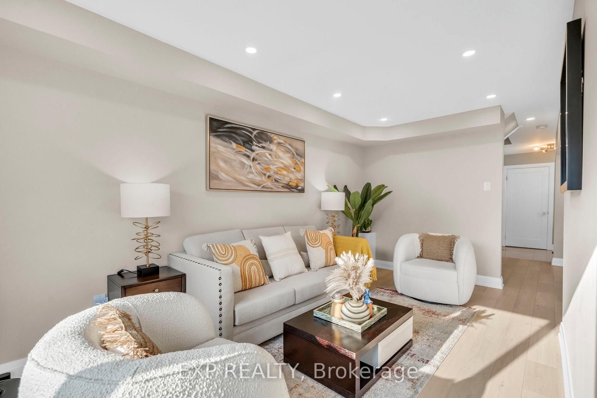 Photo 17 of 66 Whitefaulds Road, Vaughan, Maple — HOMEH