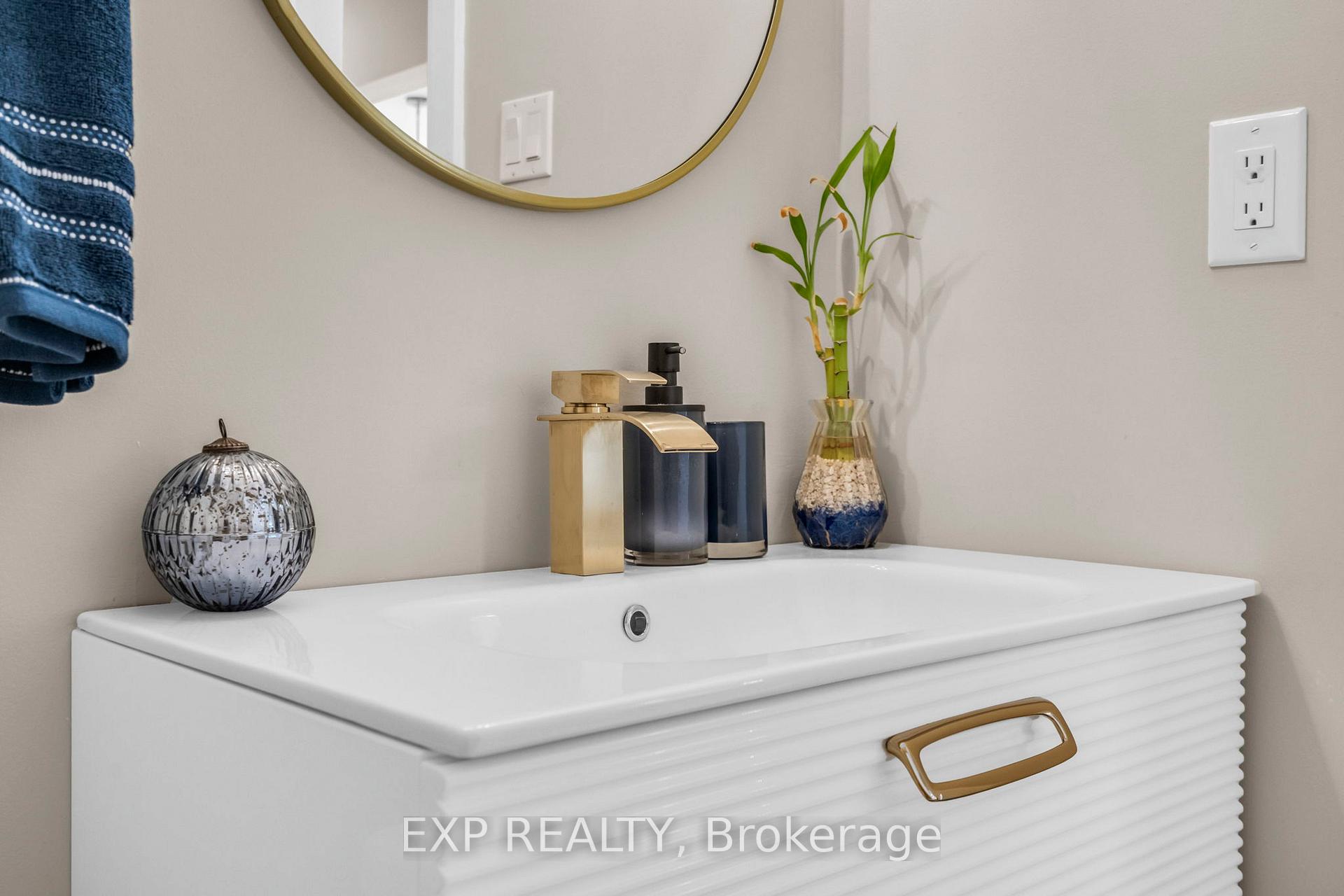 Photo 19 of 66 Whitefaulds Road, Vaughan, Maple — HOMEH