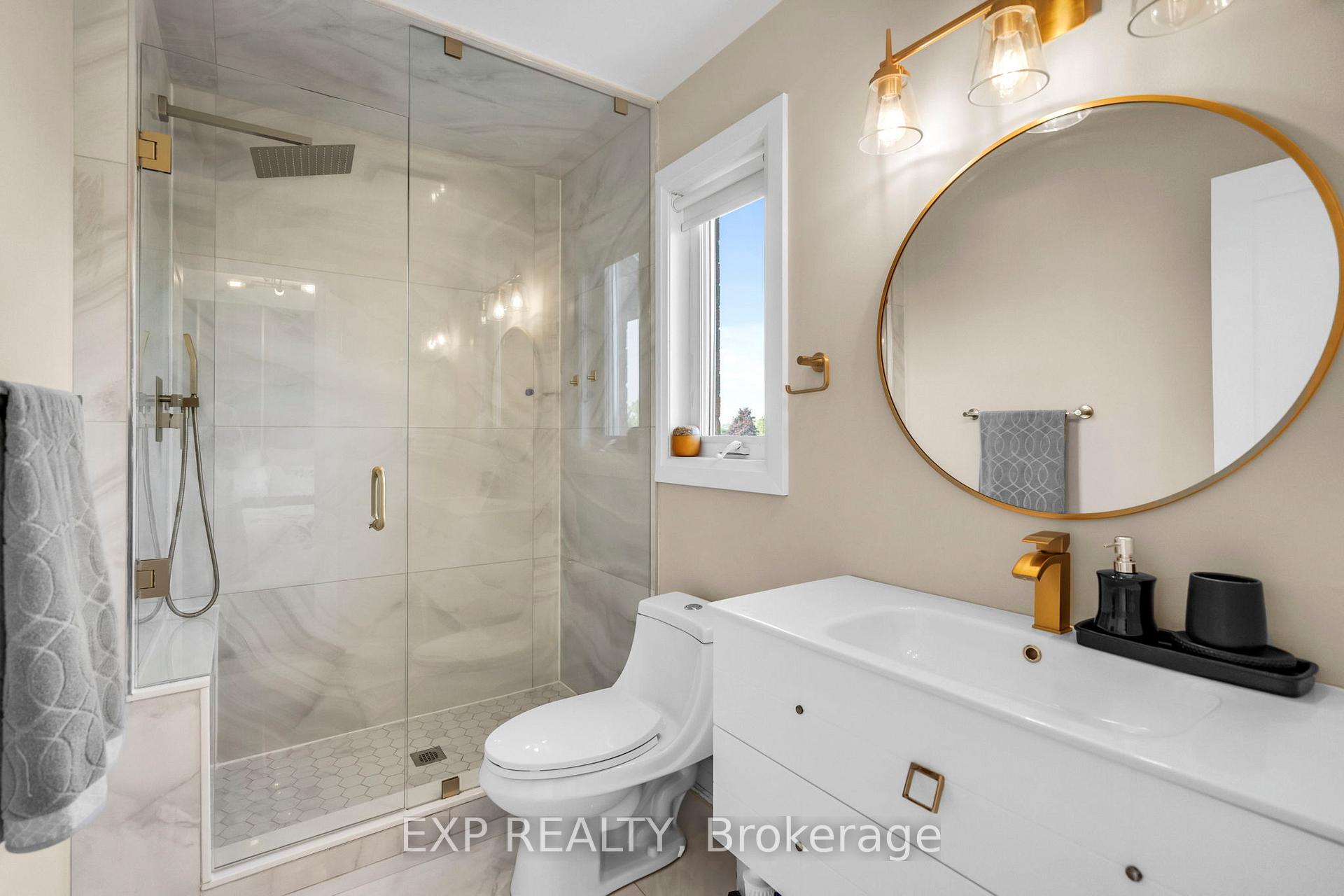Photo 24 of 66 Whitefaulds Road, Vaughan, Maple — HOMEH